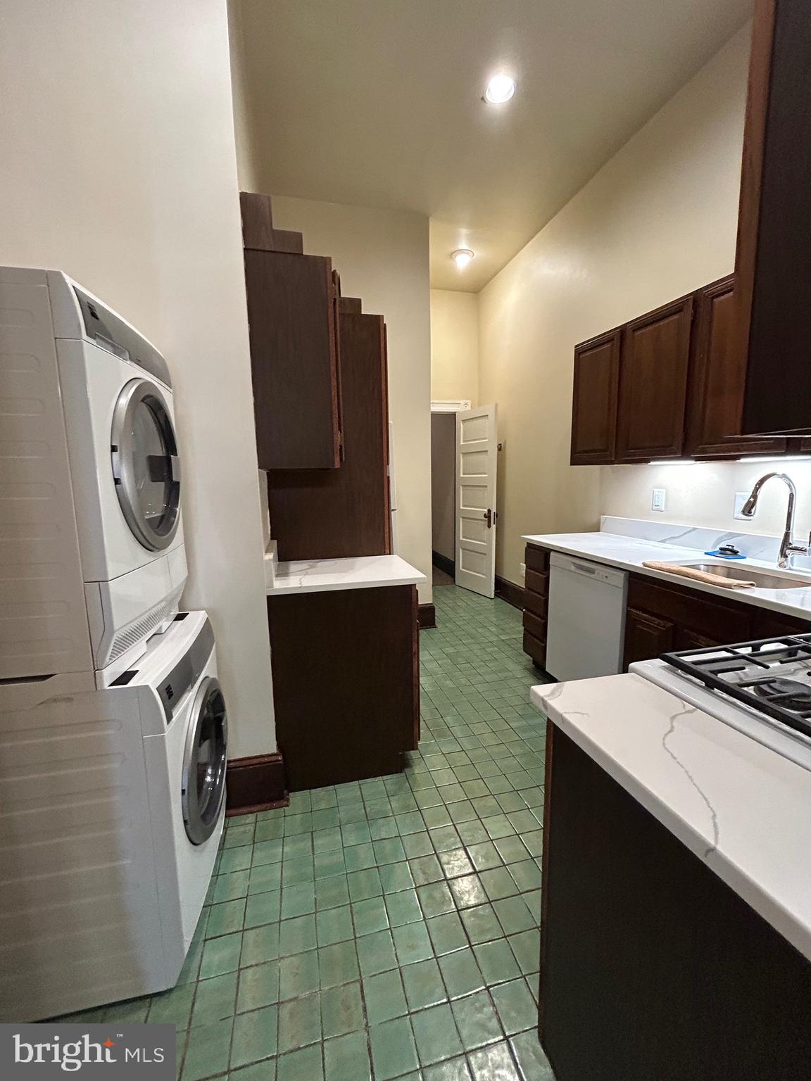 RESERVOIR HILL - Residential Lease