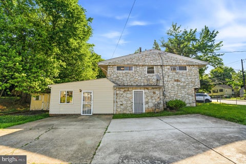 Townhouse For Sale - 6516 Seat Pleasant Drive<br/> CAPITOL HEIGHTS, MD 20743