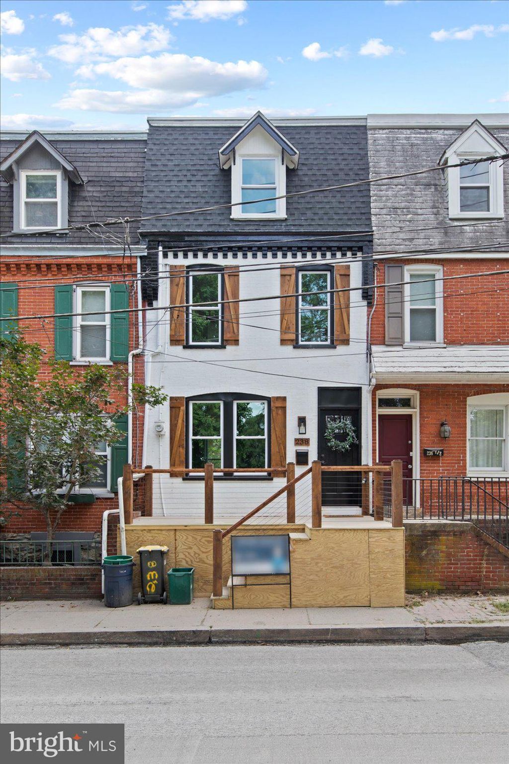 Photo of 238 E Lemon Street, Lancaster, PA 17602 (MLS # PALA2039772)