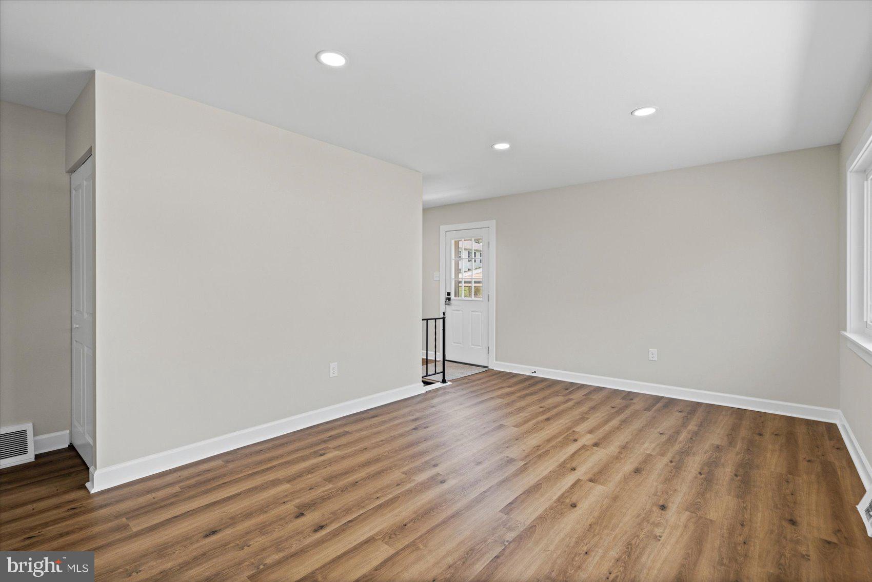 SUBURBIA - Residential