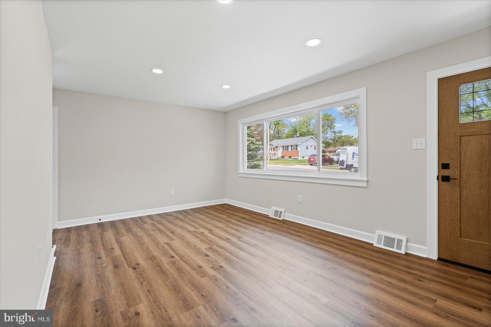 SUBURBIA - Residential