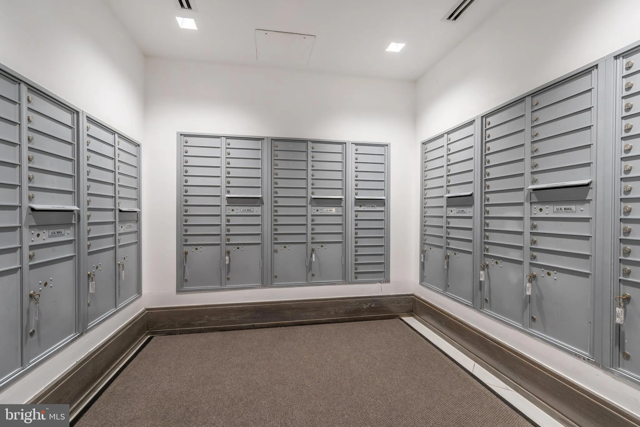 Philadelphia, Pennsylvania 19103, United States, 3 Bedrooms Bedrooms, ,4 BathroomsBathrooms,Residential,Contingent,66258