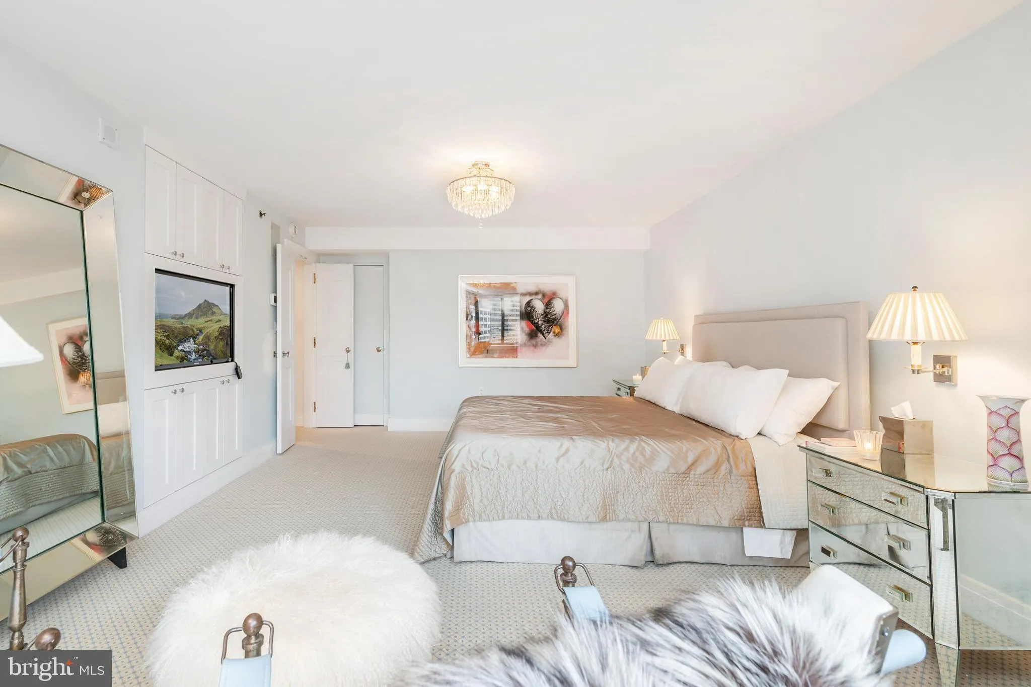 Philadelphia, Pennsylvania 19103, United States, 3 Bedrooms Bedrooms, ,4 BathroomsBathrooms,Residential,Contingent,66258