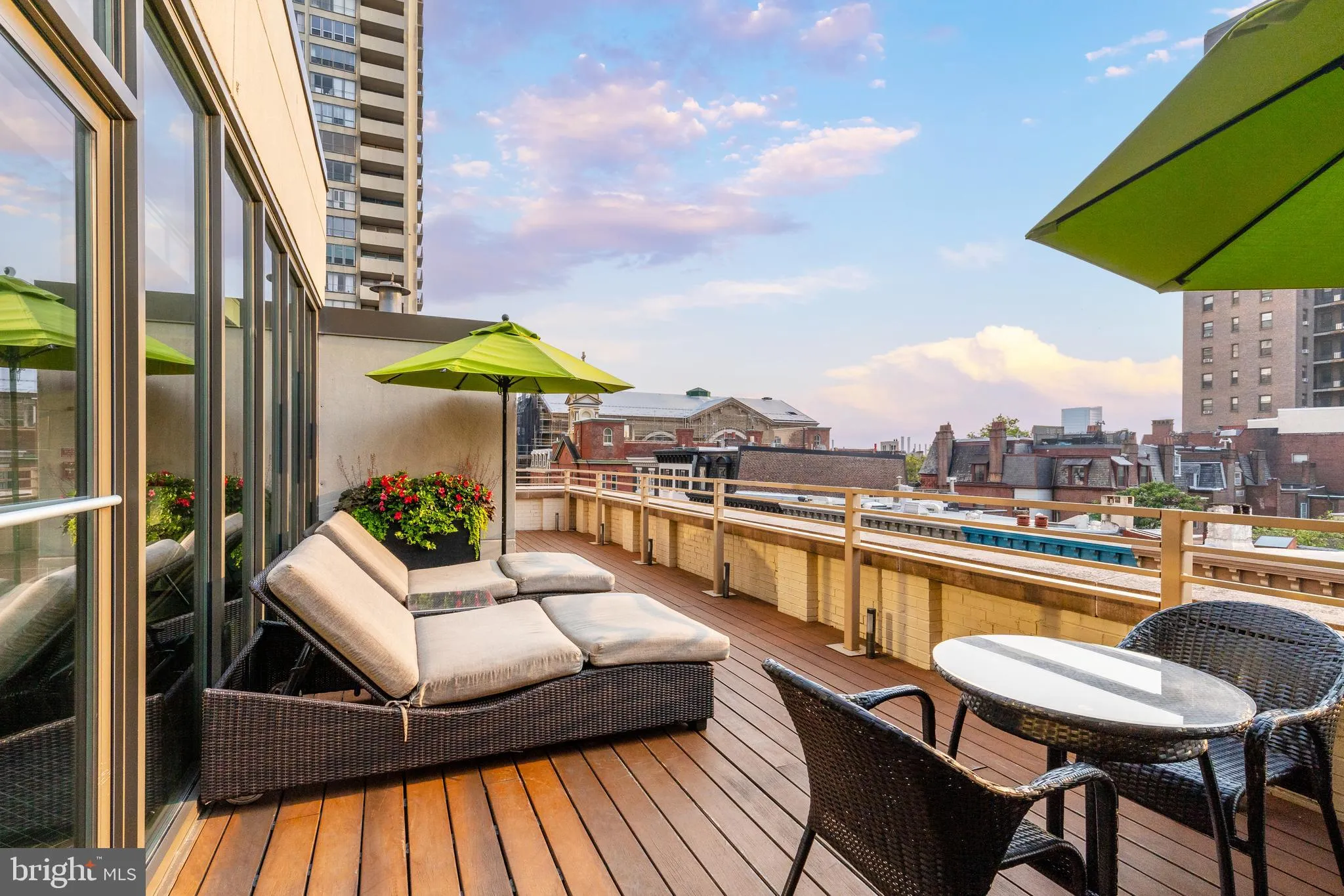 Philadelphia, Pennsylvania 19103, United States, 3 Bedrooms Bedrooms, ,4 BathroomsBathrooms,Residential,Contingent,66258