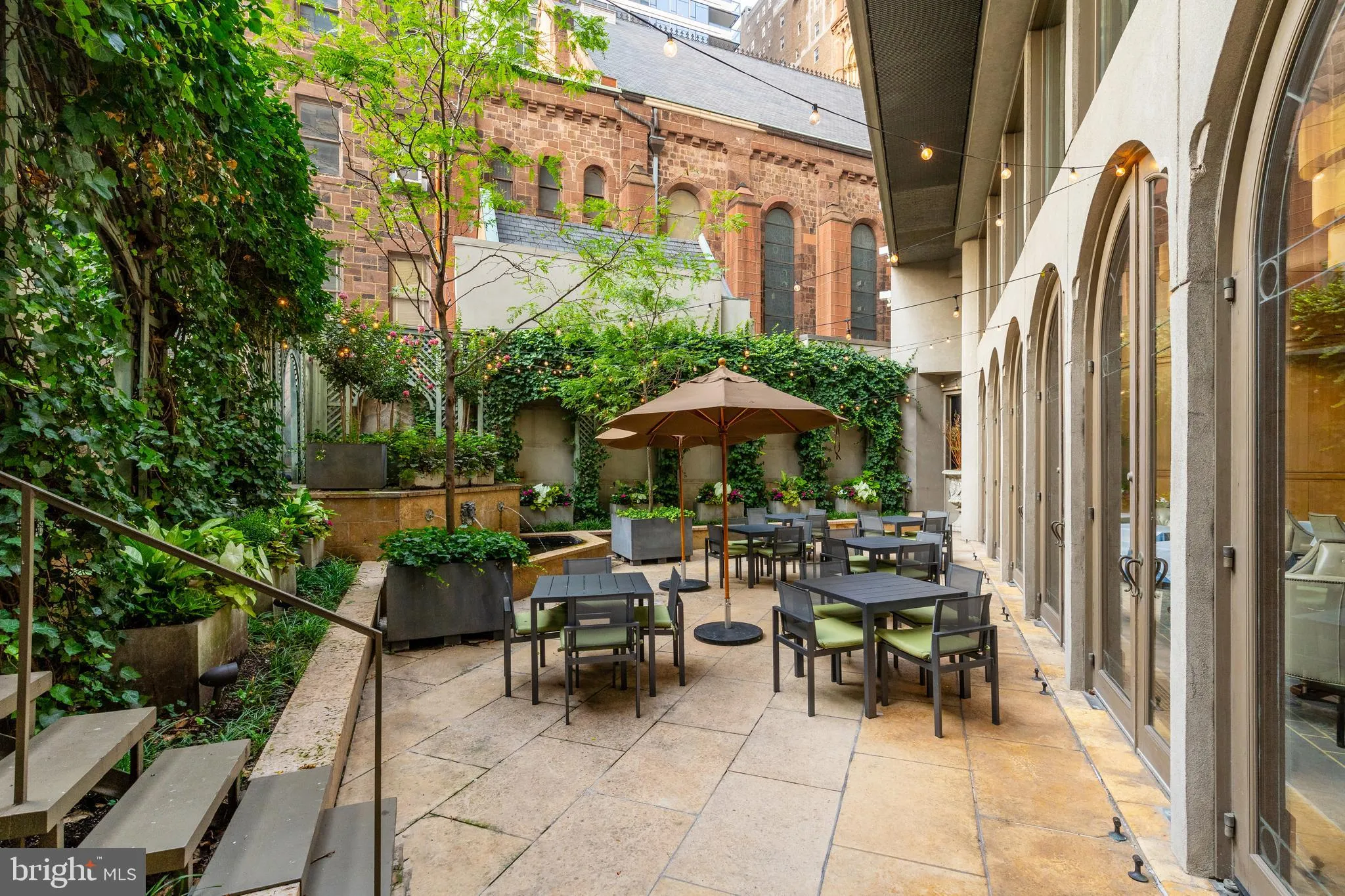 Philadelphia, Pennsylvania 19103, United States, 3 Bedrooms Bedrooms, ,4 BathroomsBathrooms,Residential,Contingent,66258