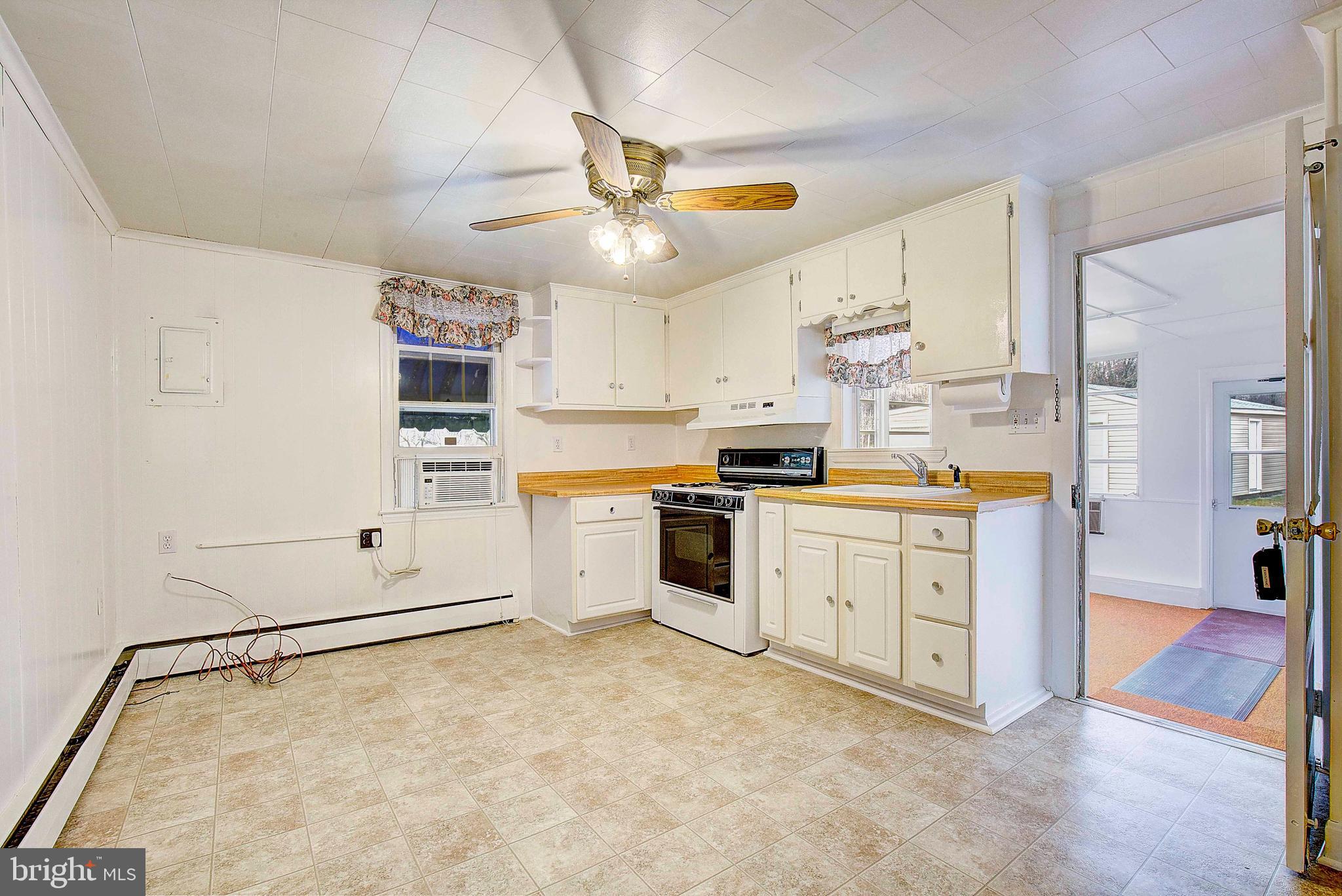 POWHATAN BEACH - Residential