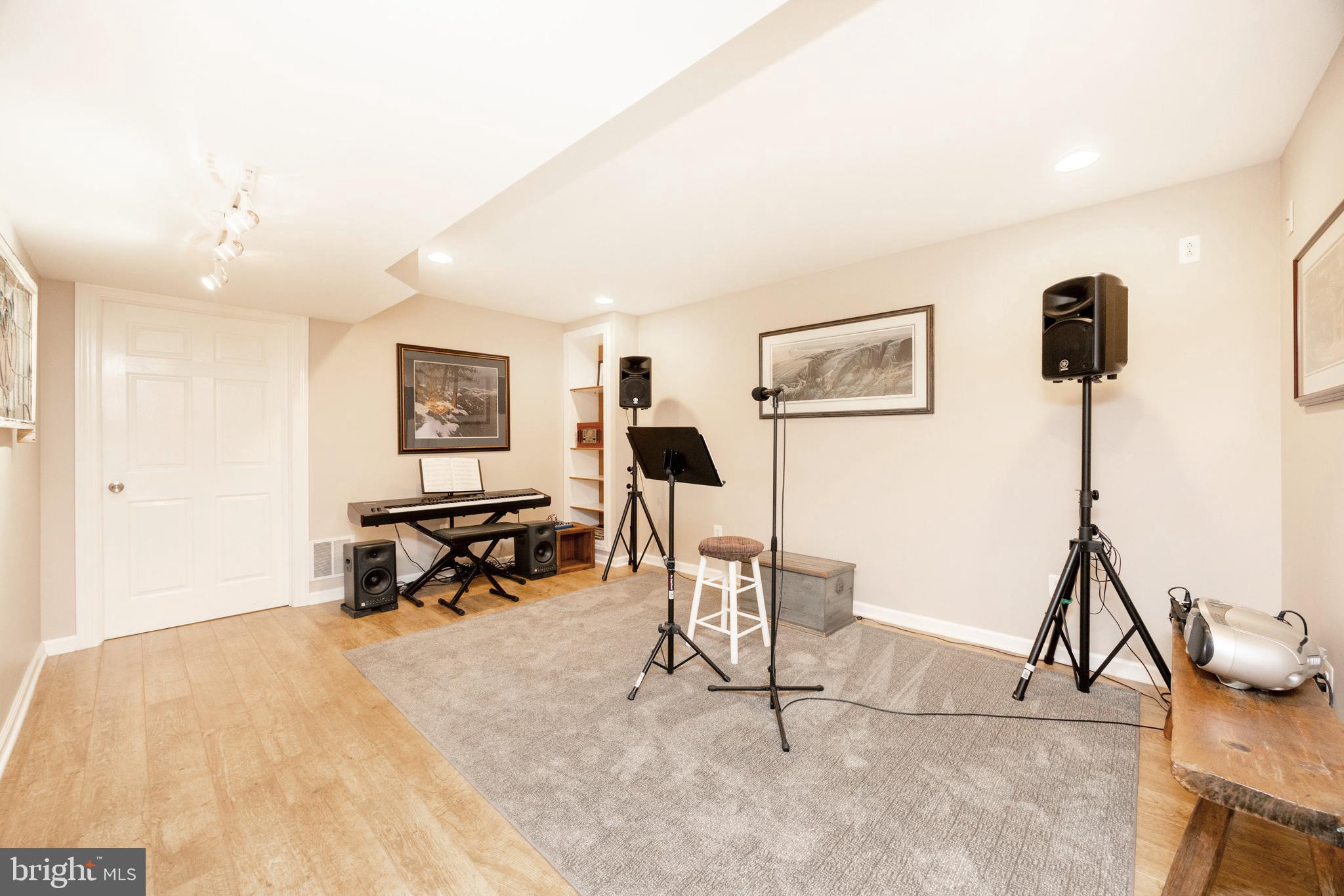 WELLINGTON HUNT - Residential