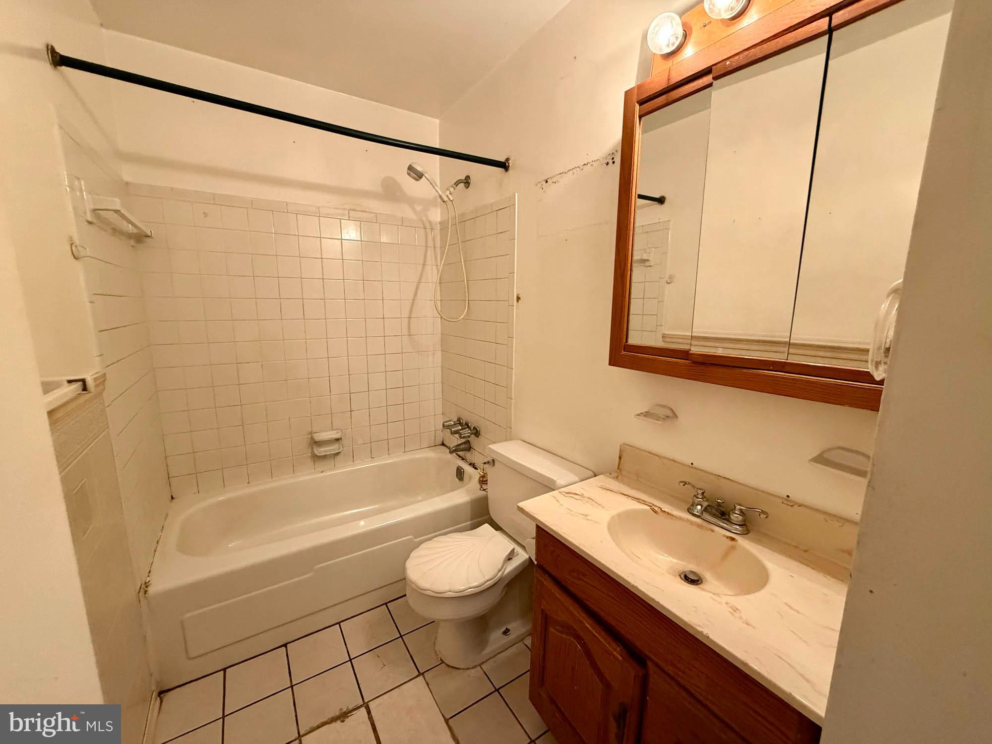 KINGS COURT - Residential