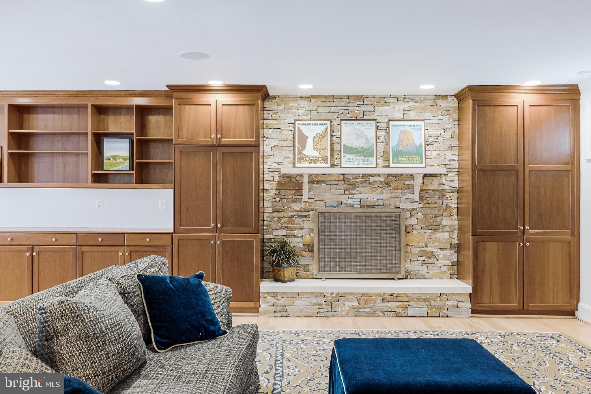 LYNWOOD - Residential