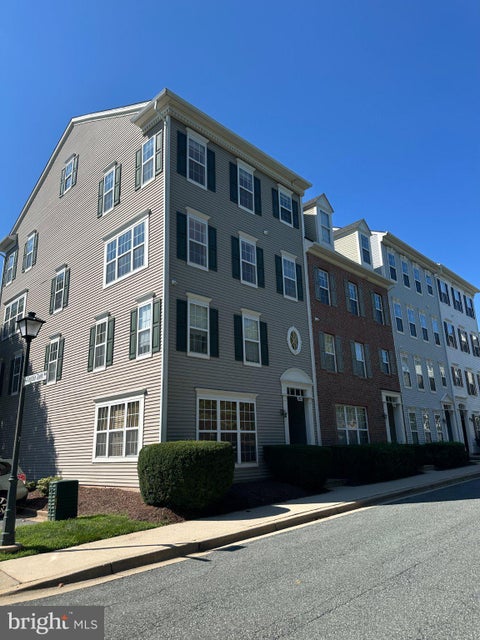 Townhouse For Rent - 262 Fountain Green Lane #200<br/> Montgomery County, GAITHERSBURG, MD 20878