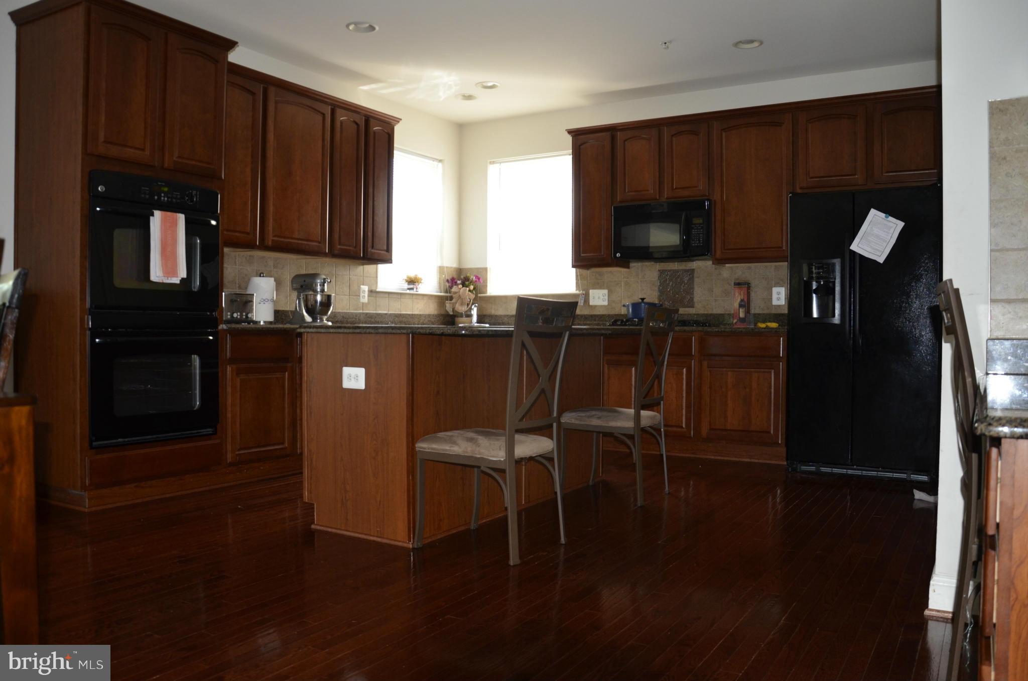 EQUESTRIAN ESTATES - Residential