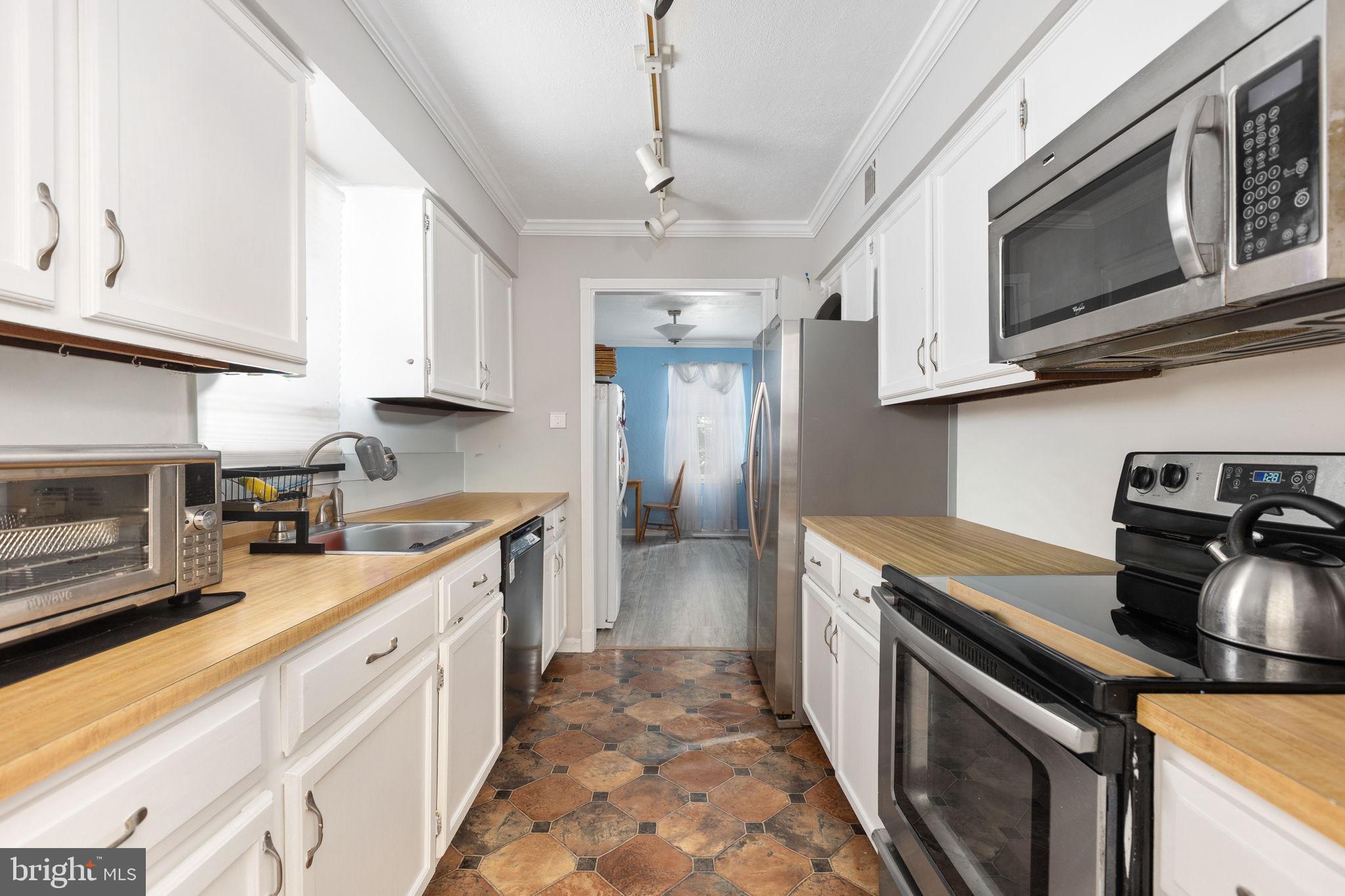 3080 TECUMSEH COURT