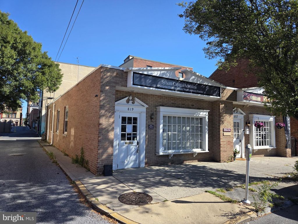 Photo of 817 Chestnut Street, LEBANON, PA 17042 (MLS # PALN2022570)