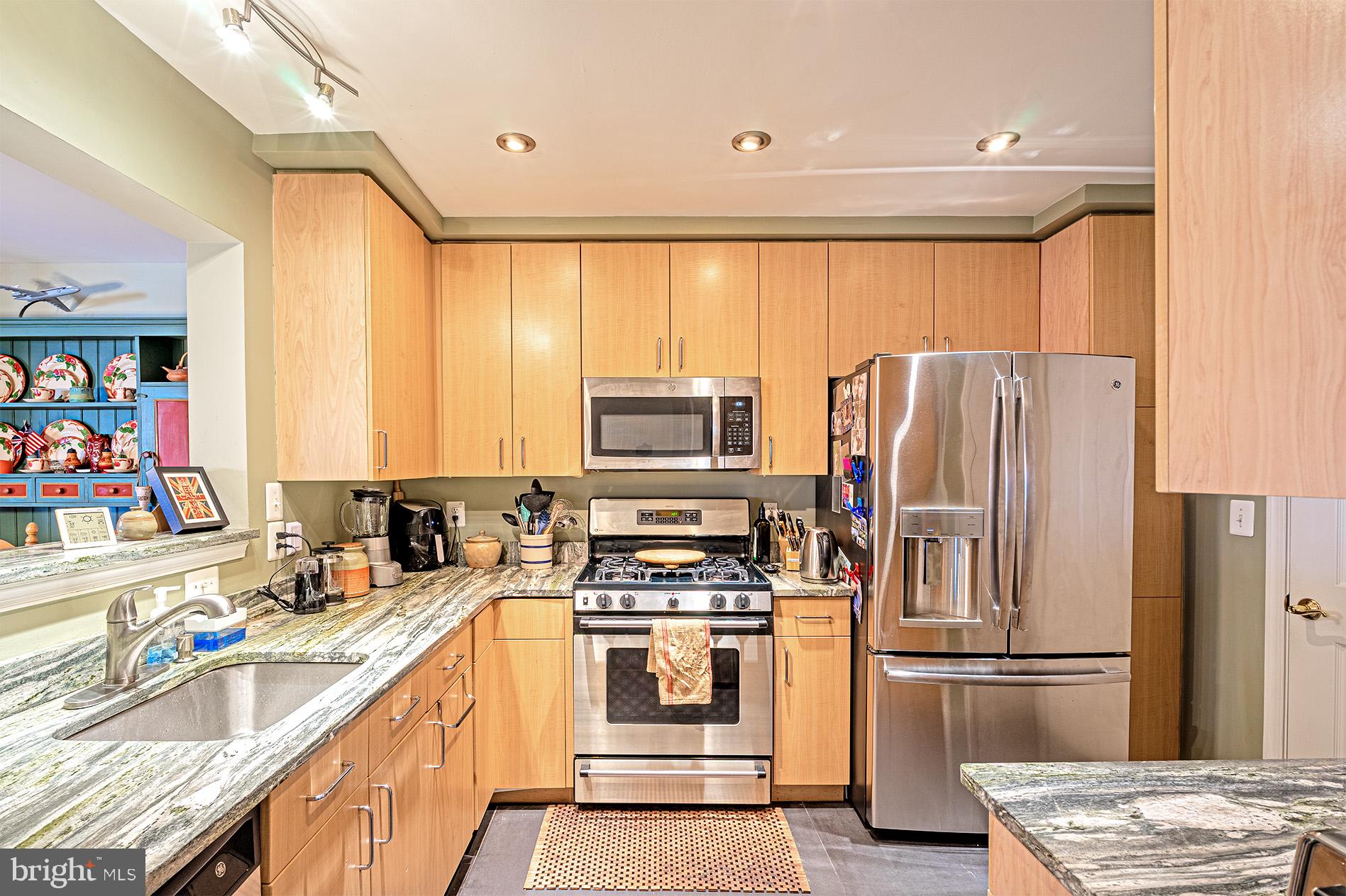 STRATFORD CONDOMINIUMS - Residential Lease