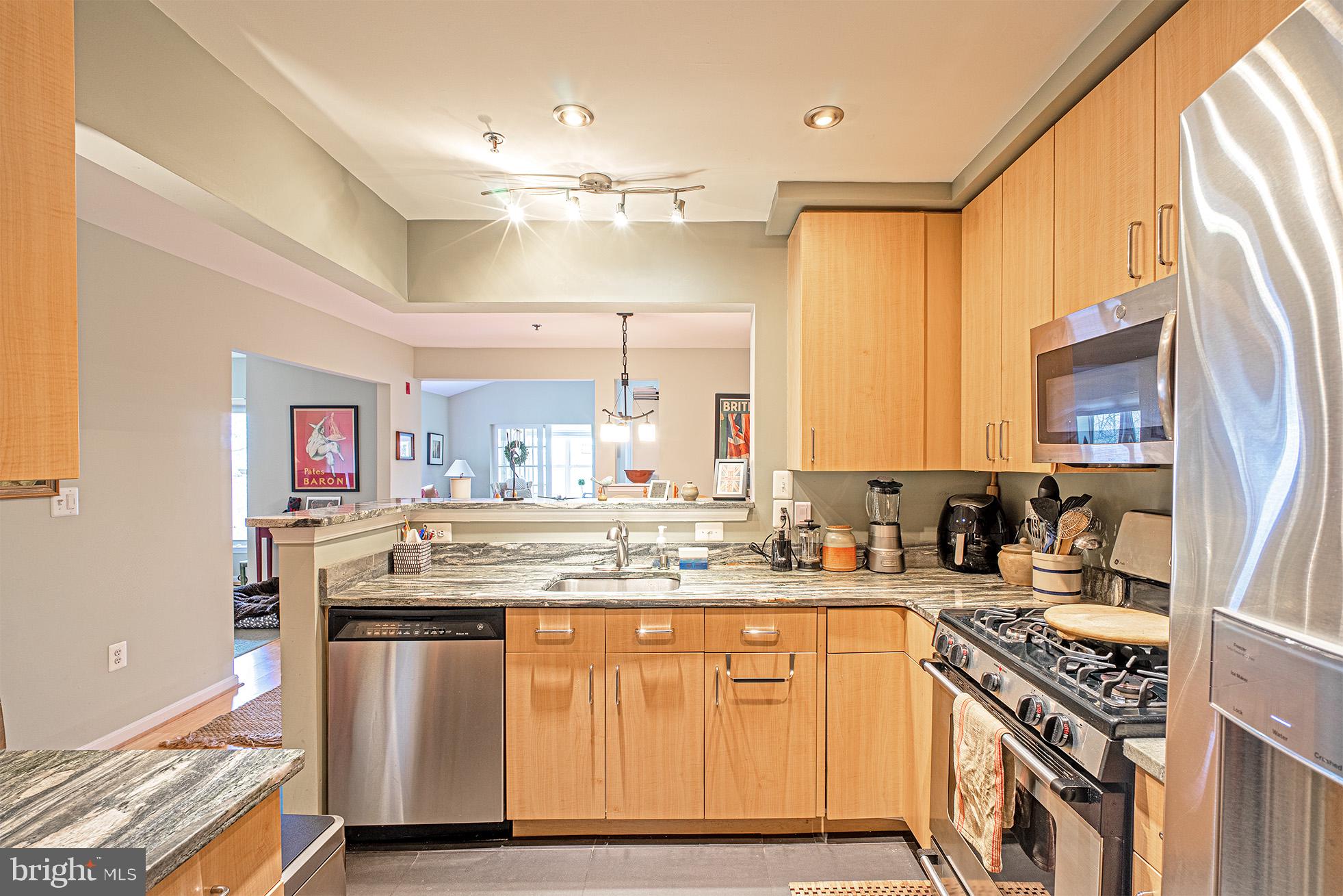 STRATFORD CONDOMINIUMS - Residential Lease