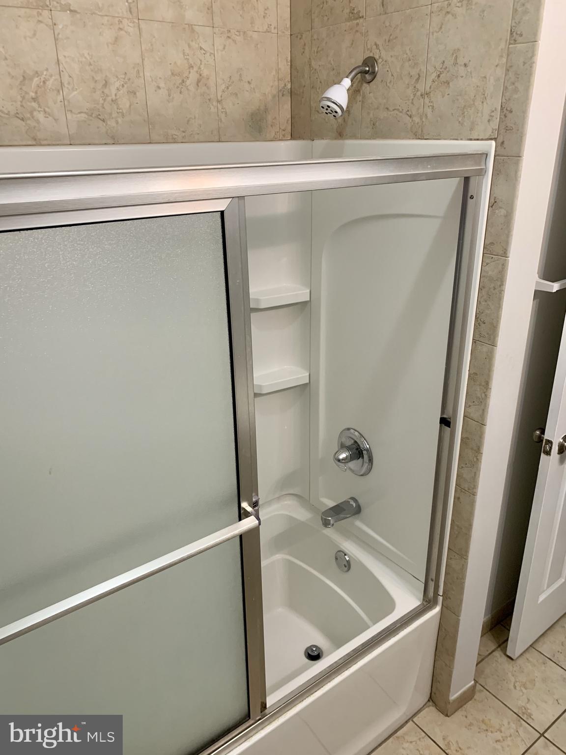 UNIVERSITY CITY - Residential Lease