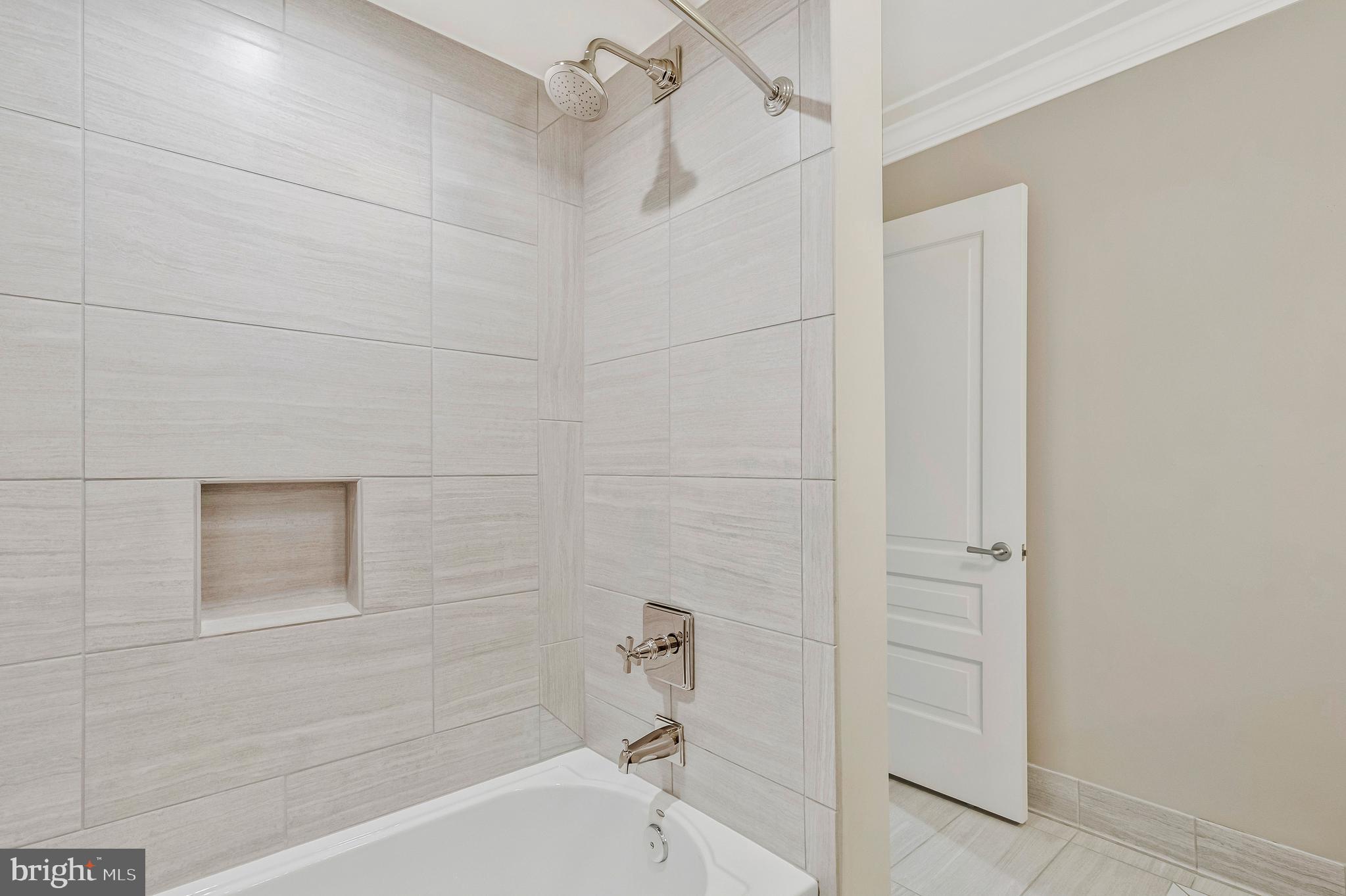 THE SIGNET - Residential