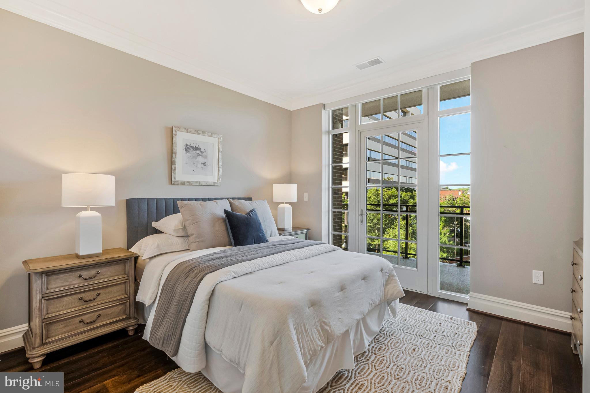 THE SIGNET - Residential