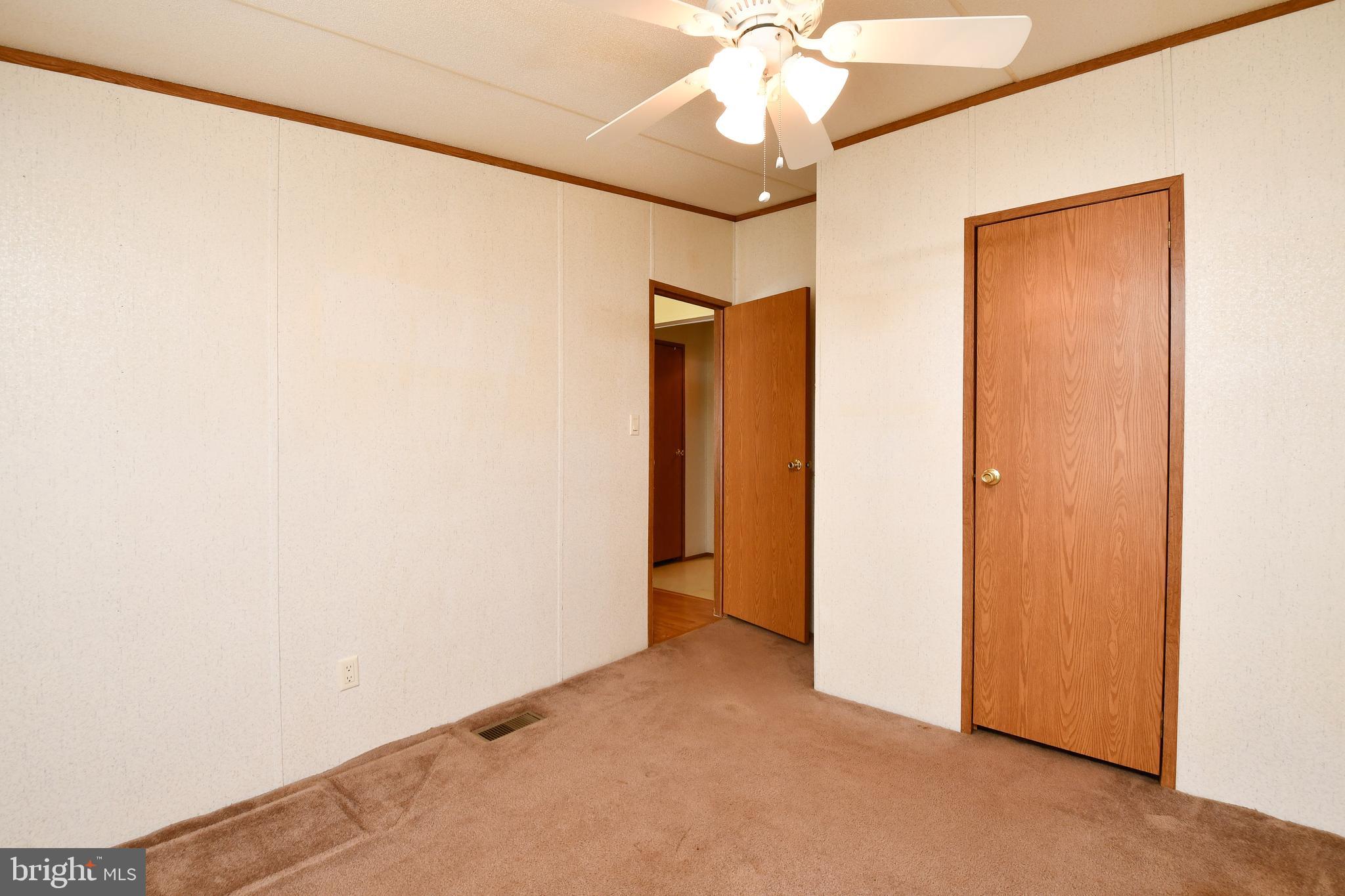 COUNTRY ACRES - Residential