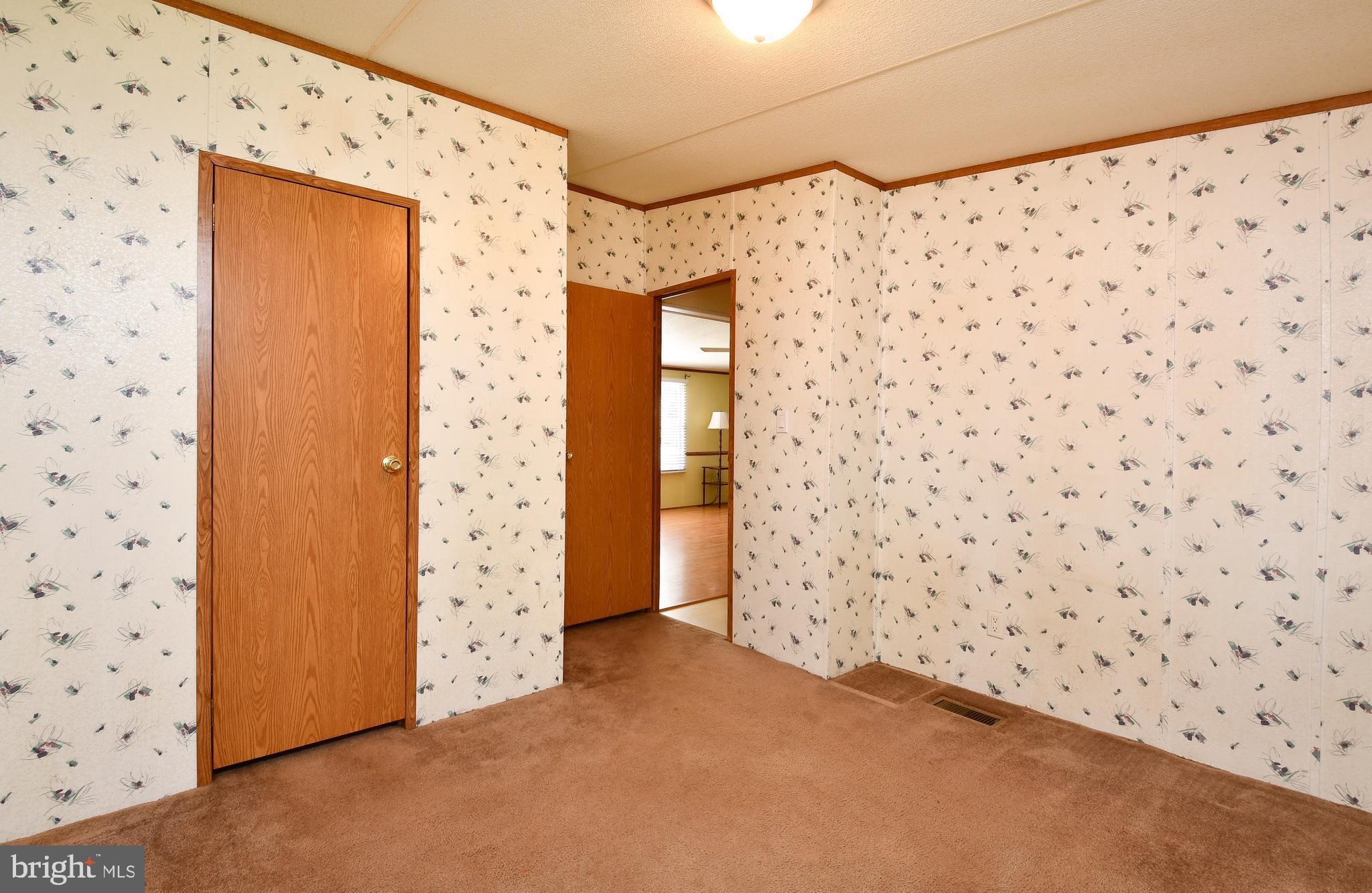 COUNTRY ACRES - Residential