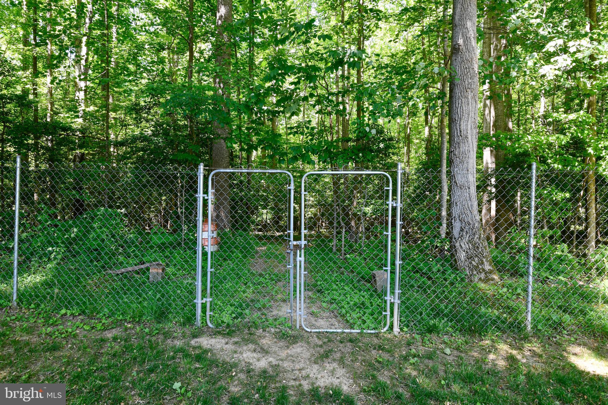 COUNTRY ACRES - Residential