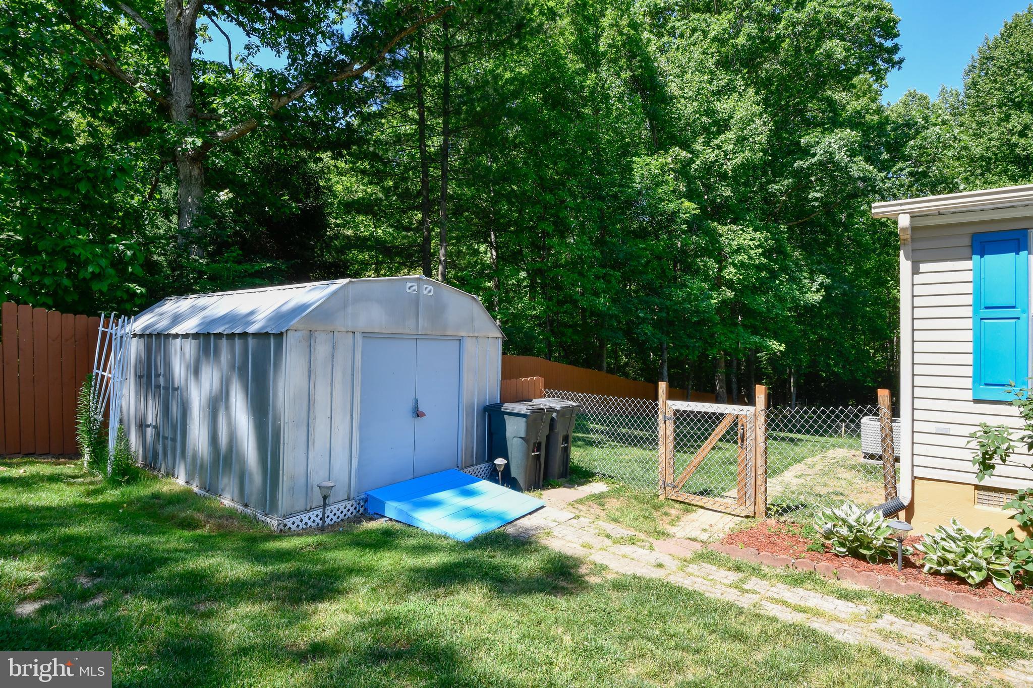 COUNTRY ACRES - Residential