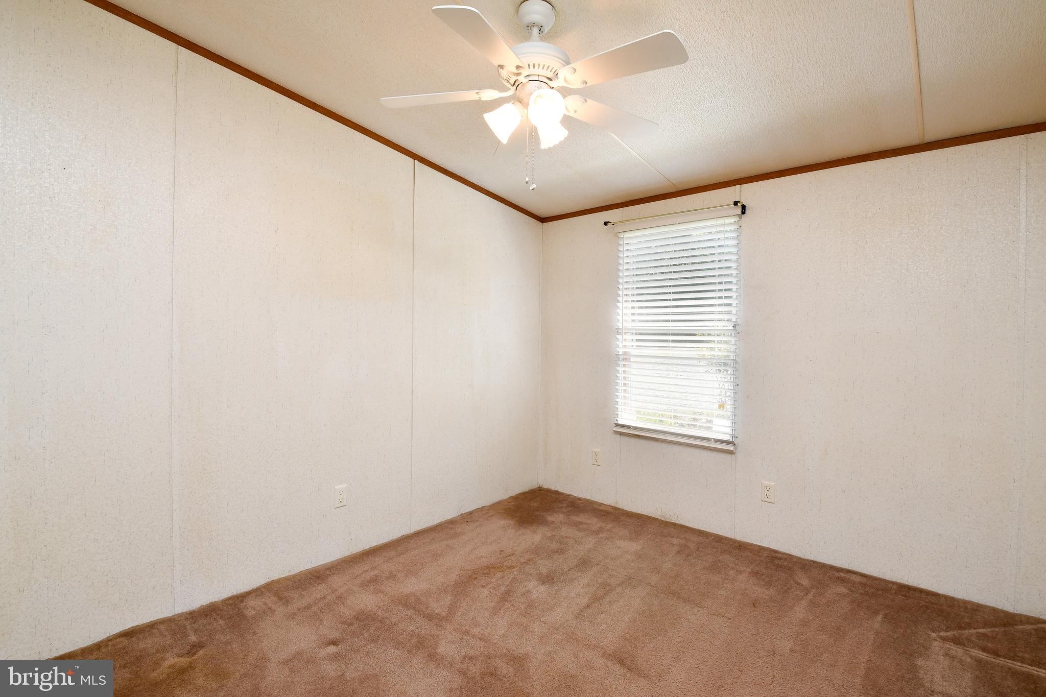 COUNTRY ACRES - Residential