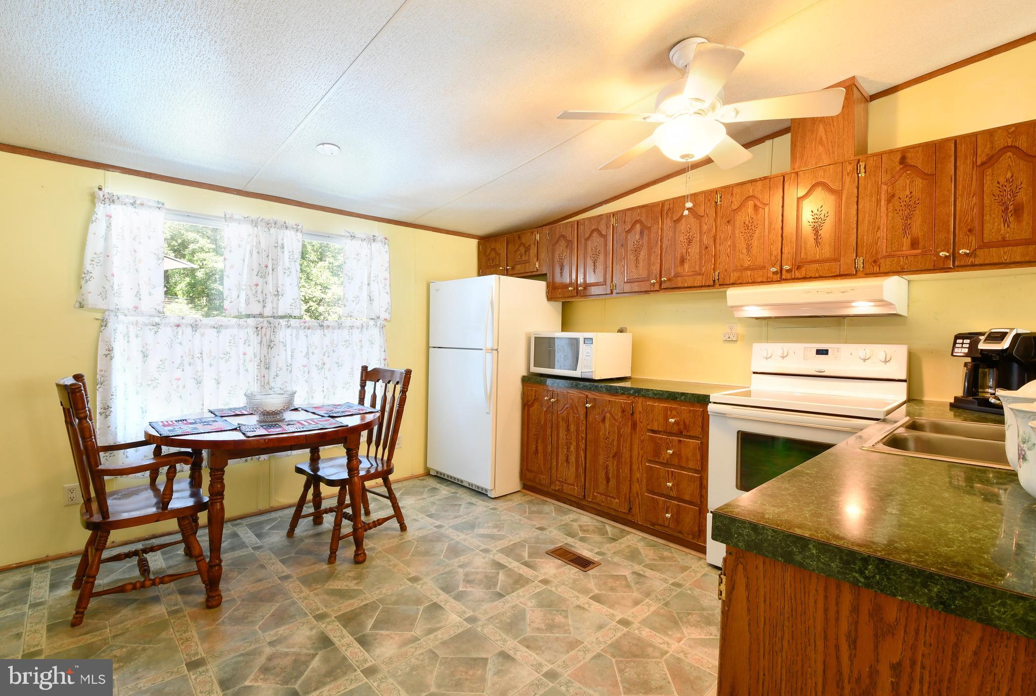 COUNTRY ACRES - Residential