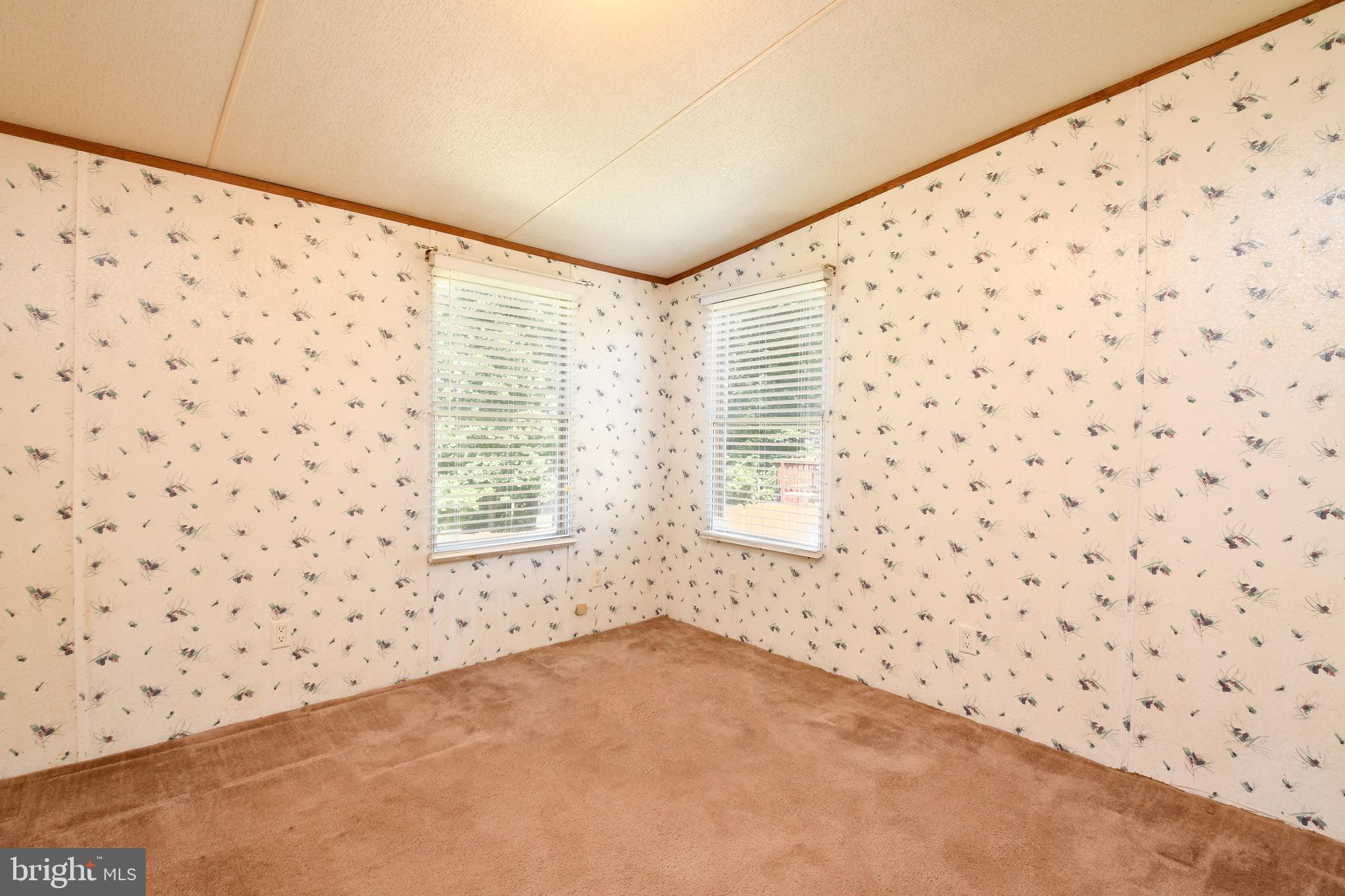 COUNTRY ACRES - Residential