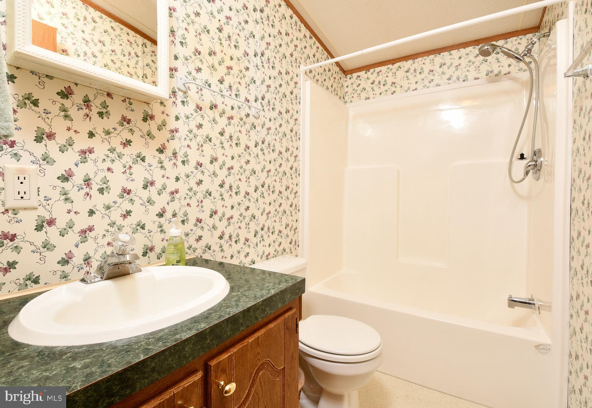 COUNTRY ACRES - Residential