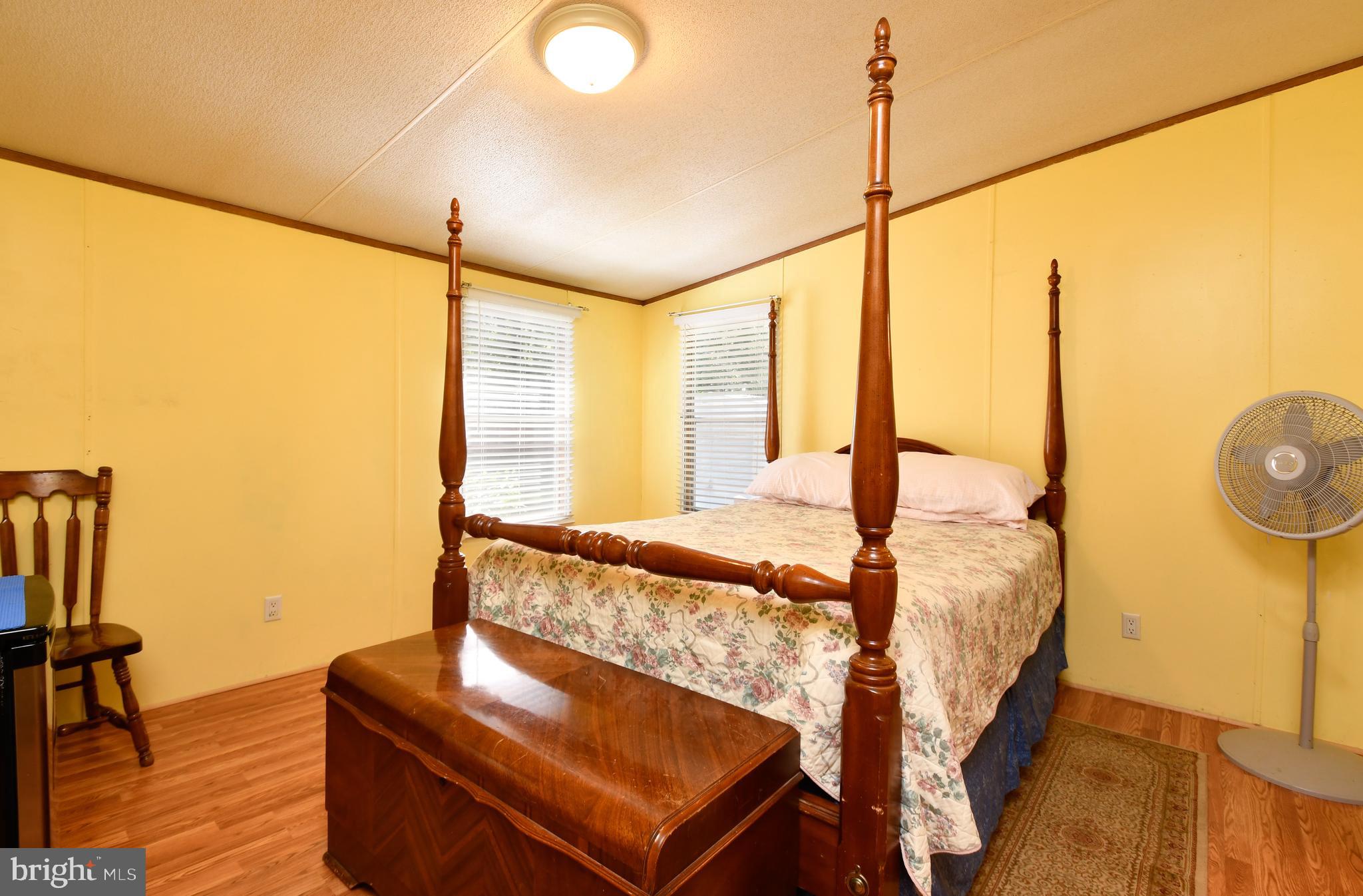 COUNTRY ACRES - Residential