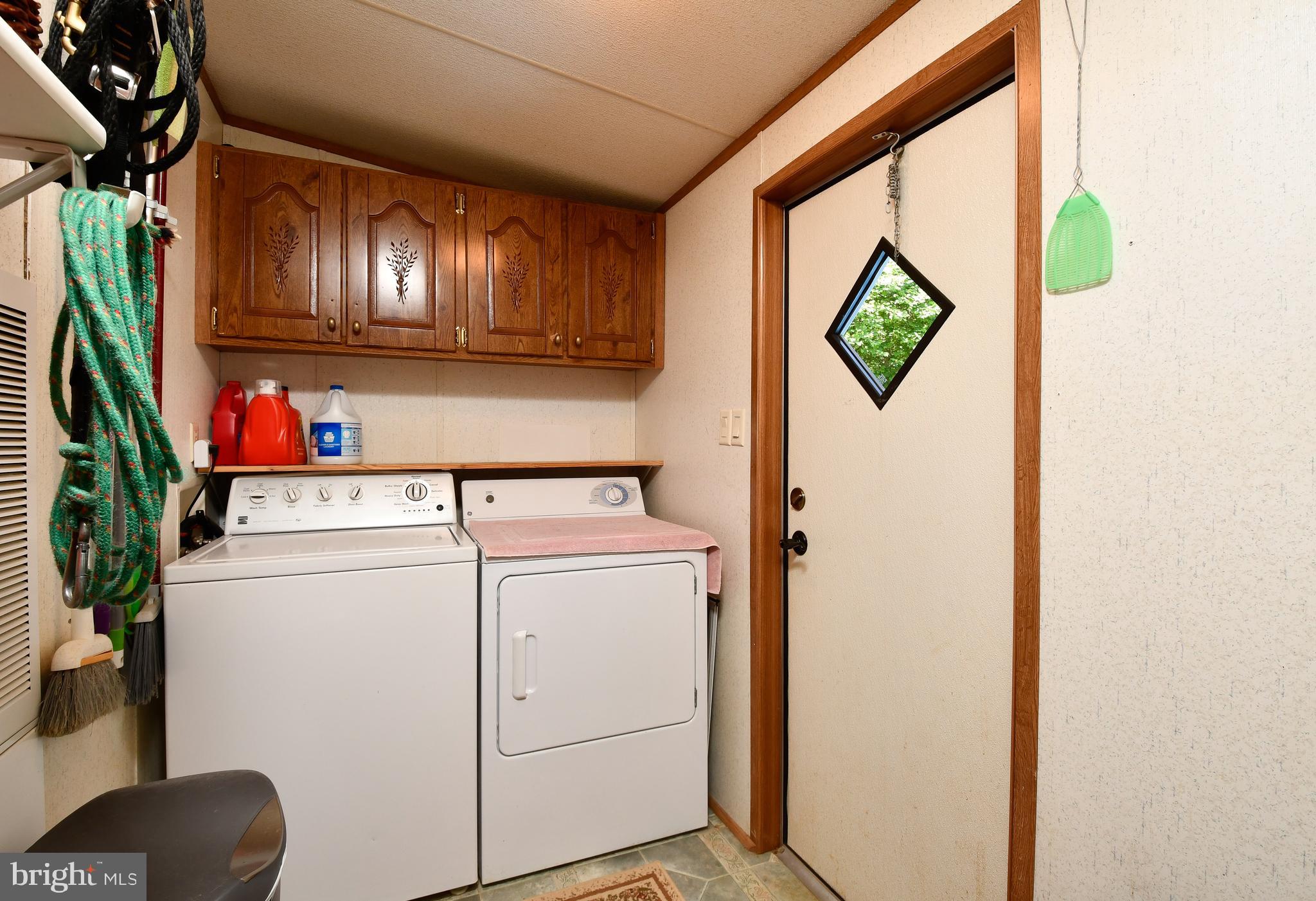 COUNTRY ACRES - Residential