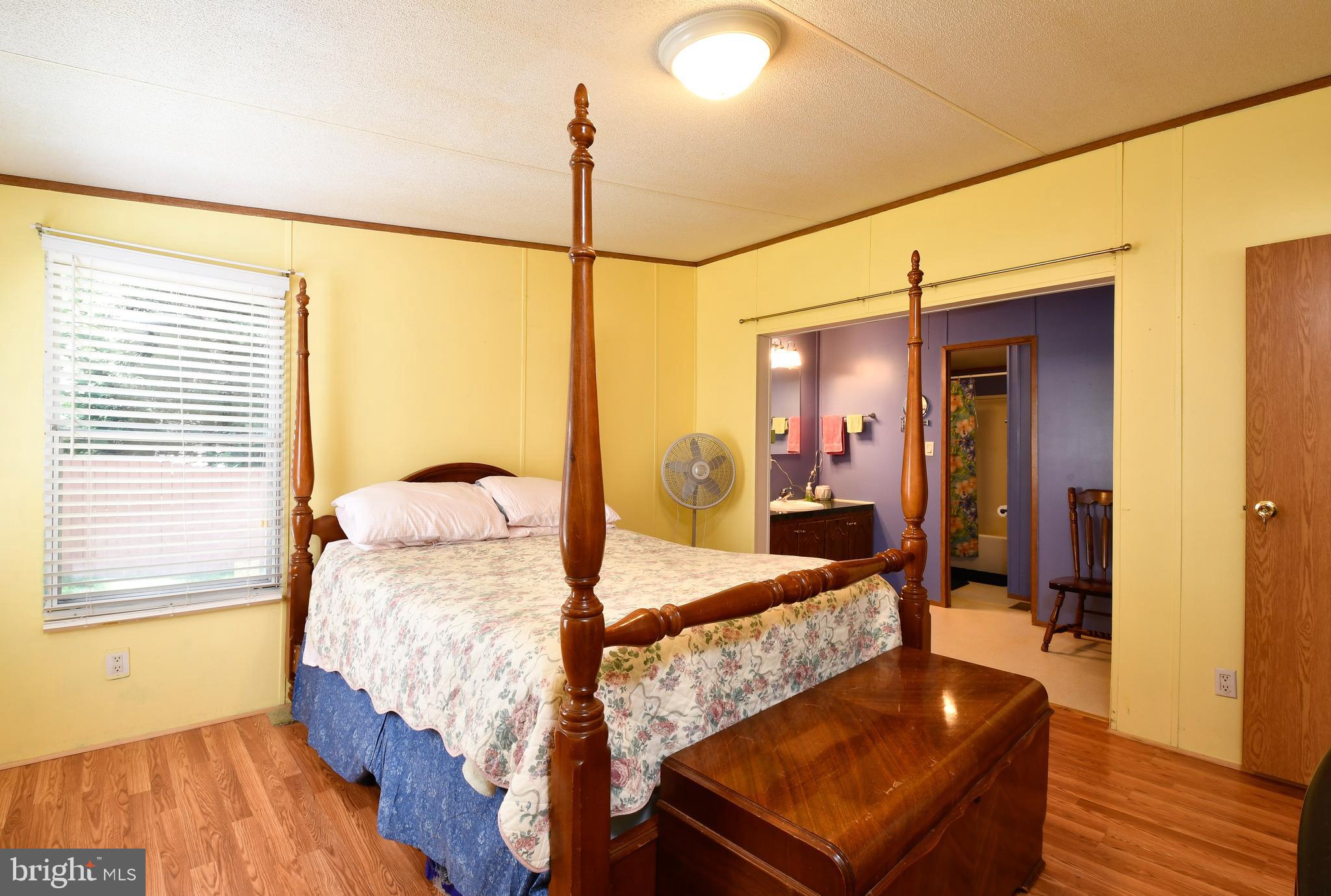 COUNTRY ACRES - Residential