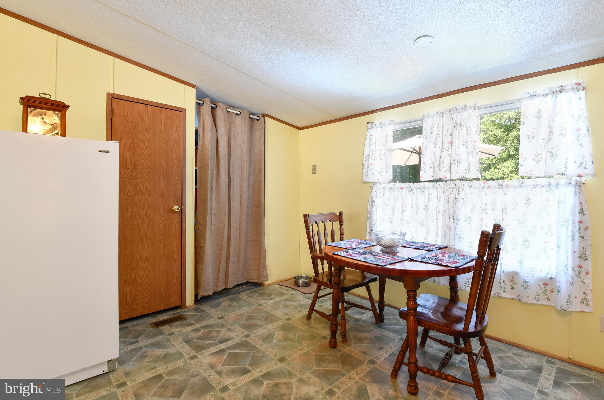 COUNTRY ACRES - Residential