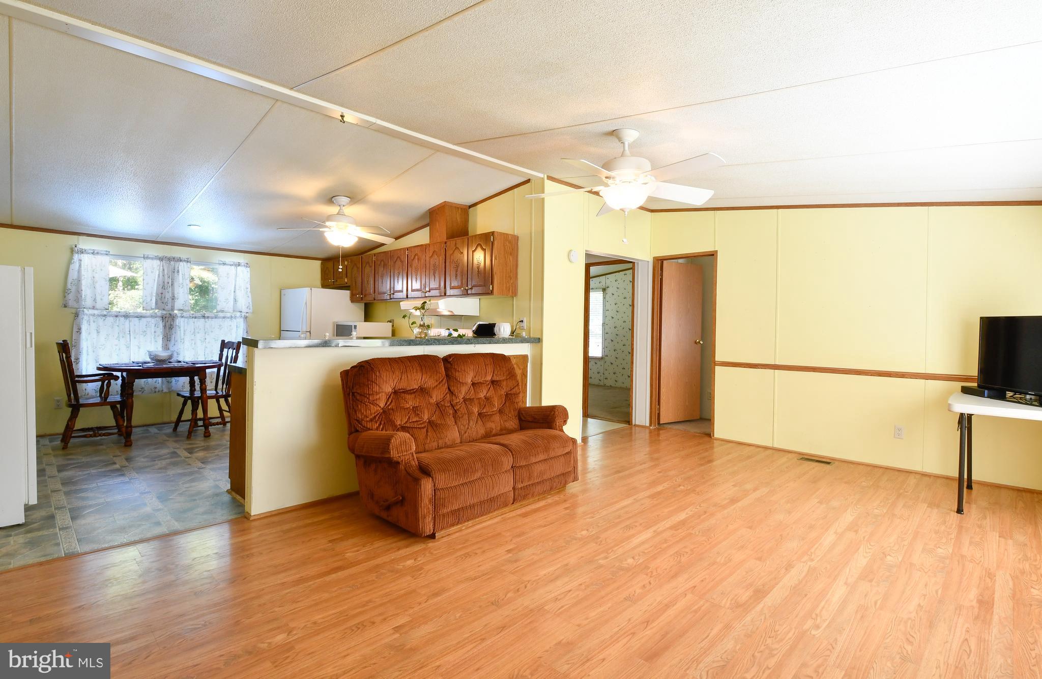 COUNTRY ACRES - Residential