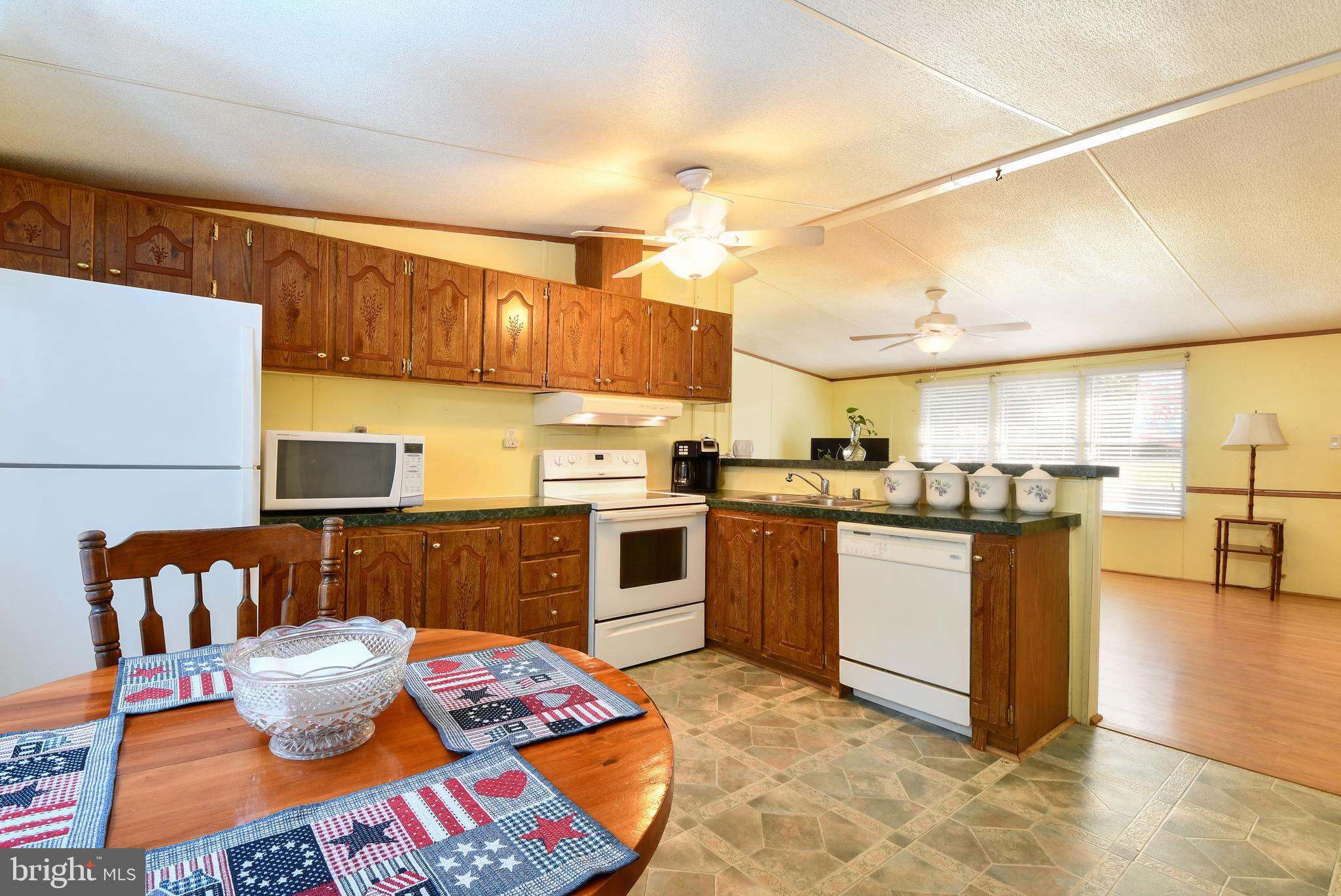 COUNTRY ACRES - Residential