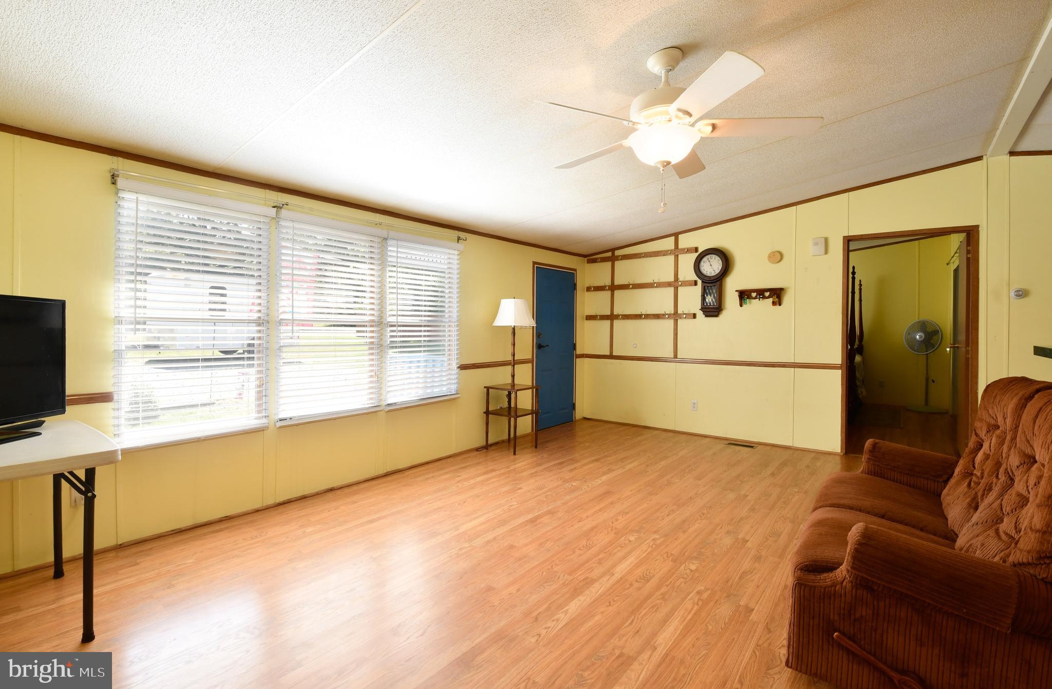 COUNTRY ACRES - Residential