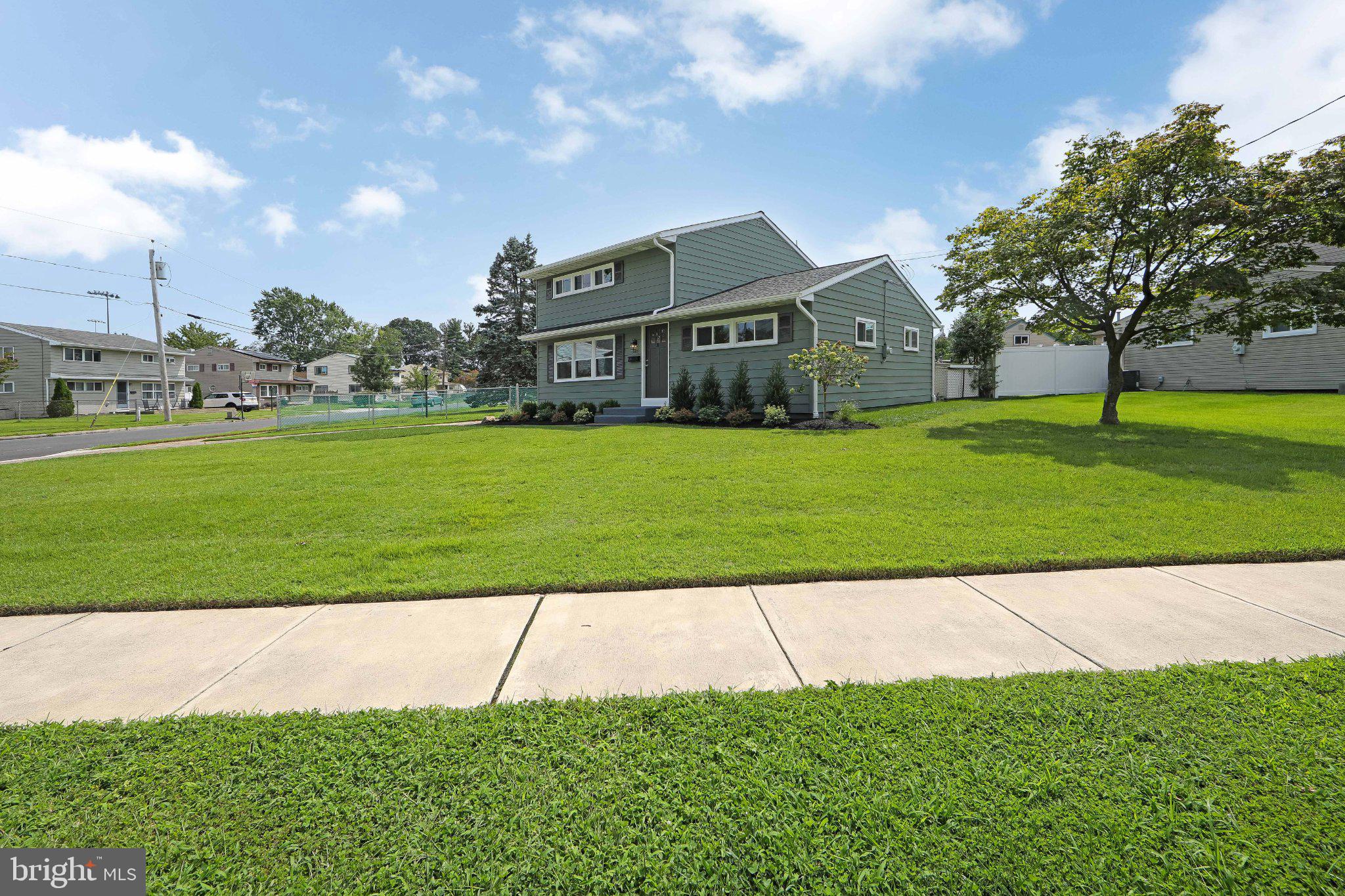 340 COLLINS LANE