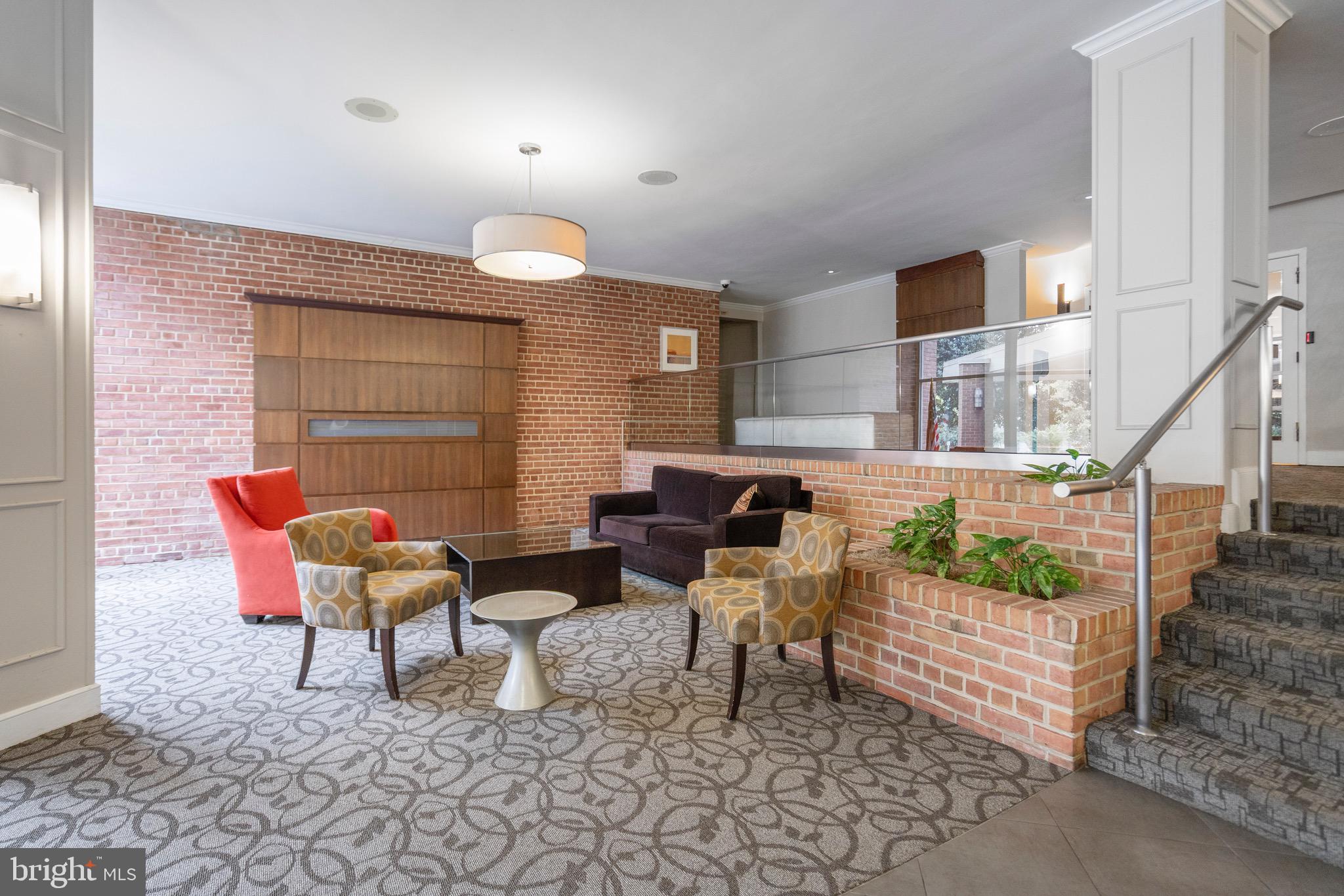 LYON VILLAGE - Residential