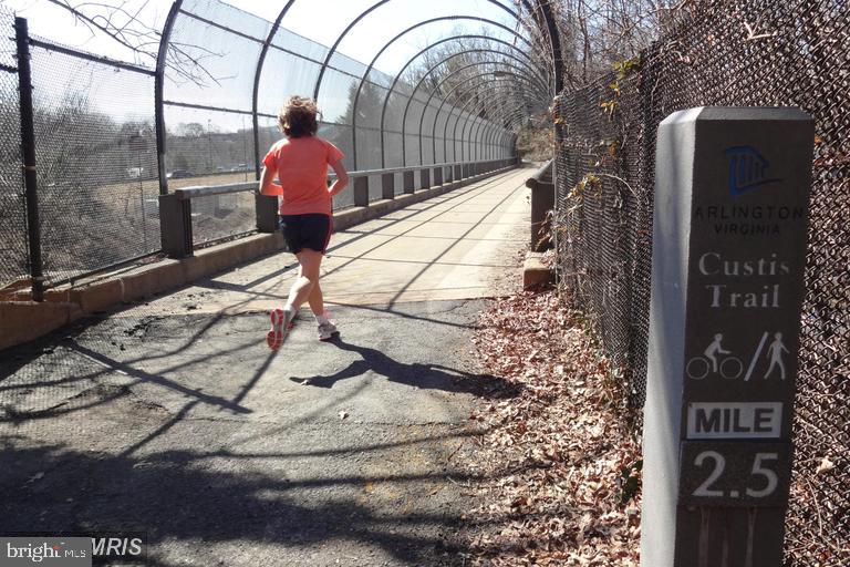 LYON VILLAGE - Residential