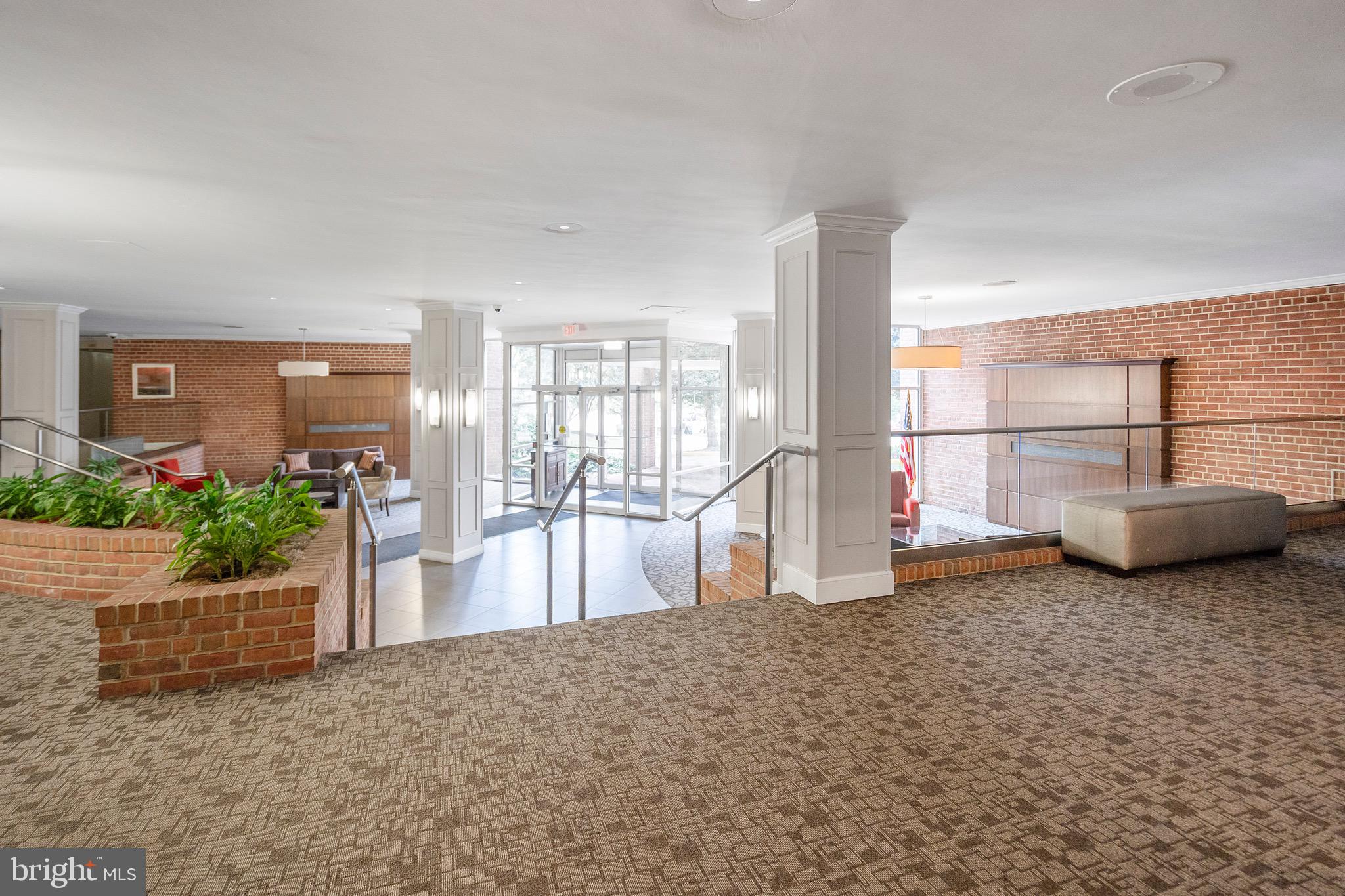 LYON VILLAGE - Residential