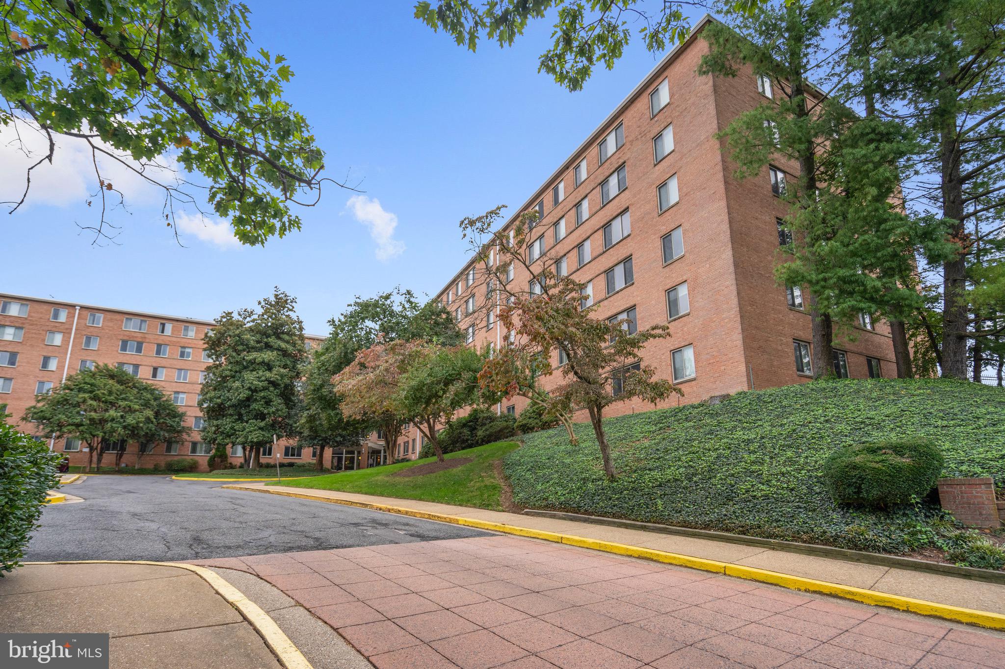 LYON VILLAGE - Residential