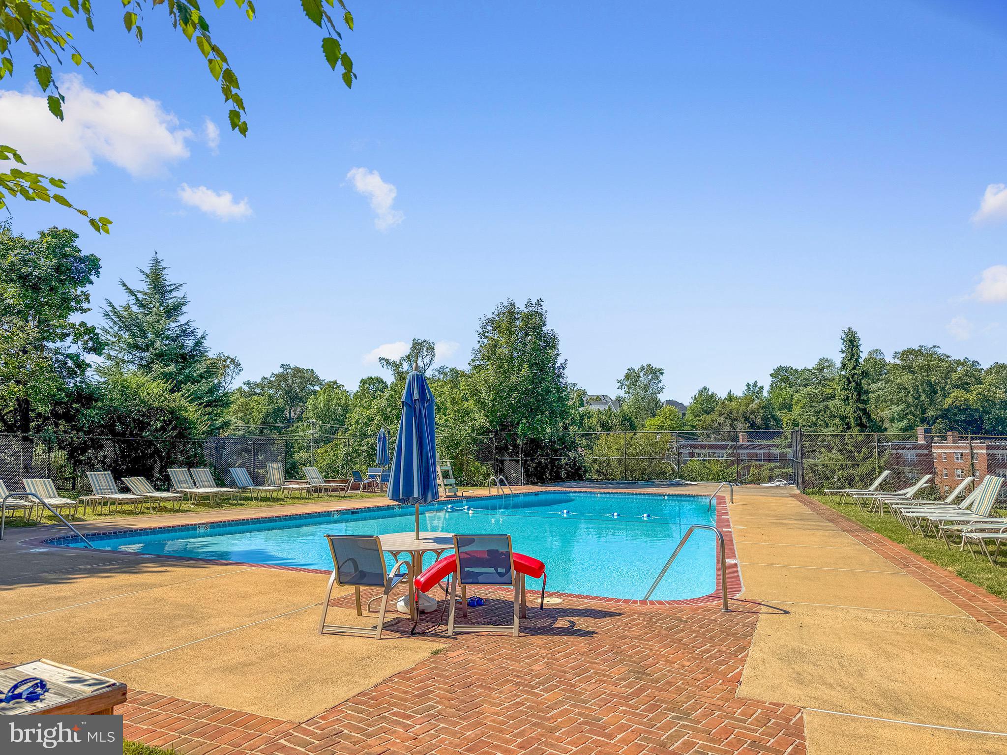 LYON VILLAGE - Residential