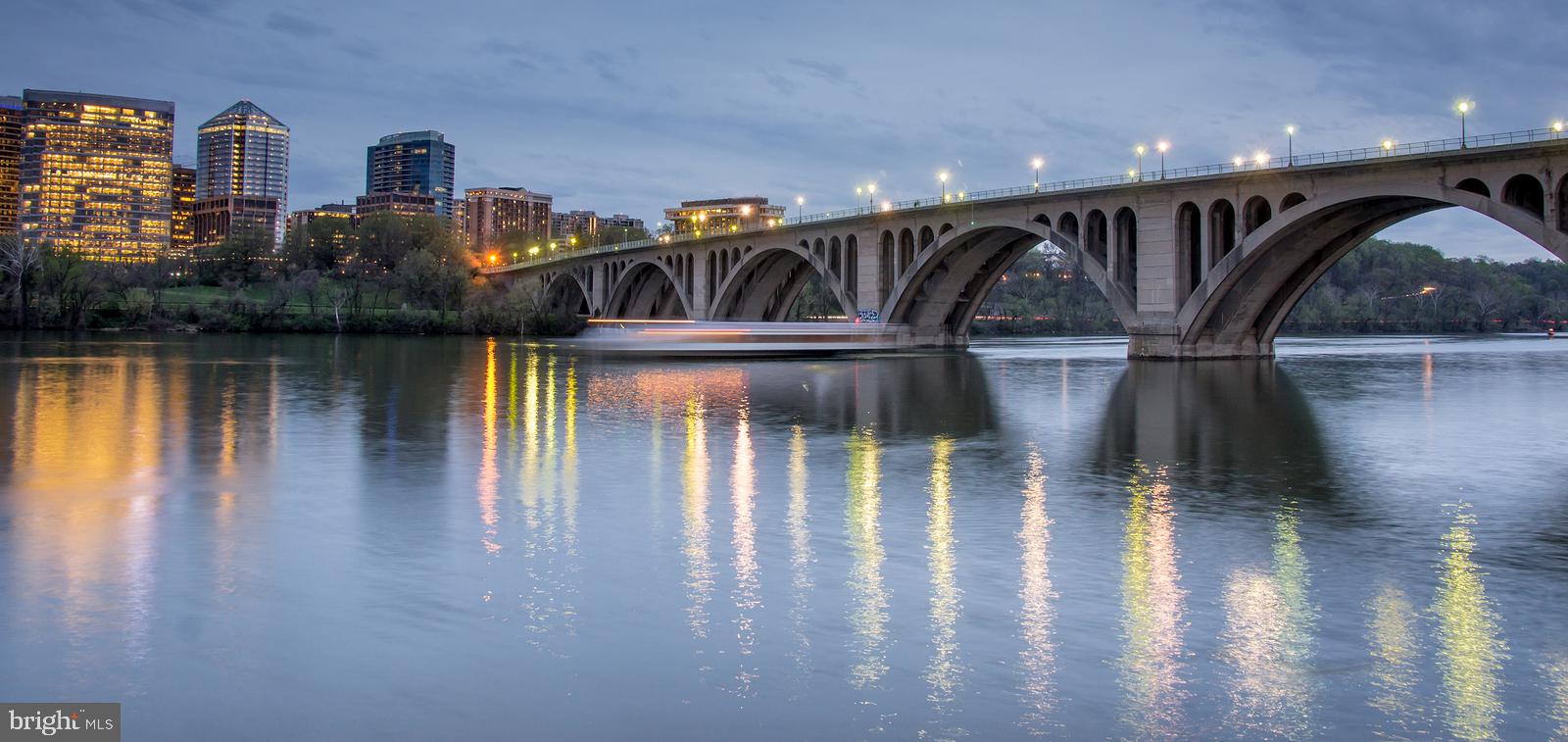 LYON VILLAGE - Residential