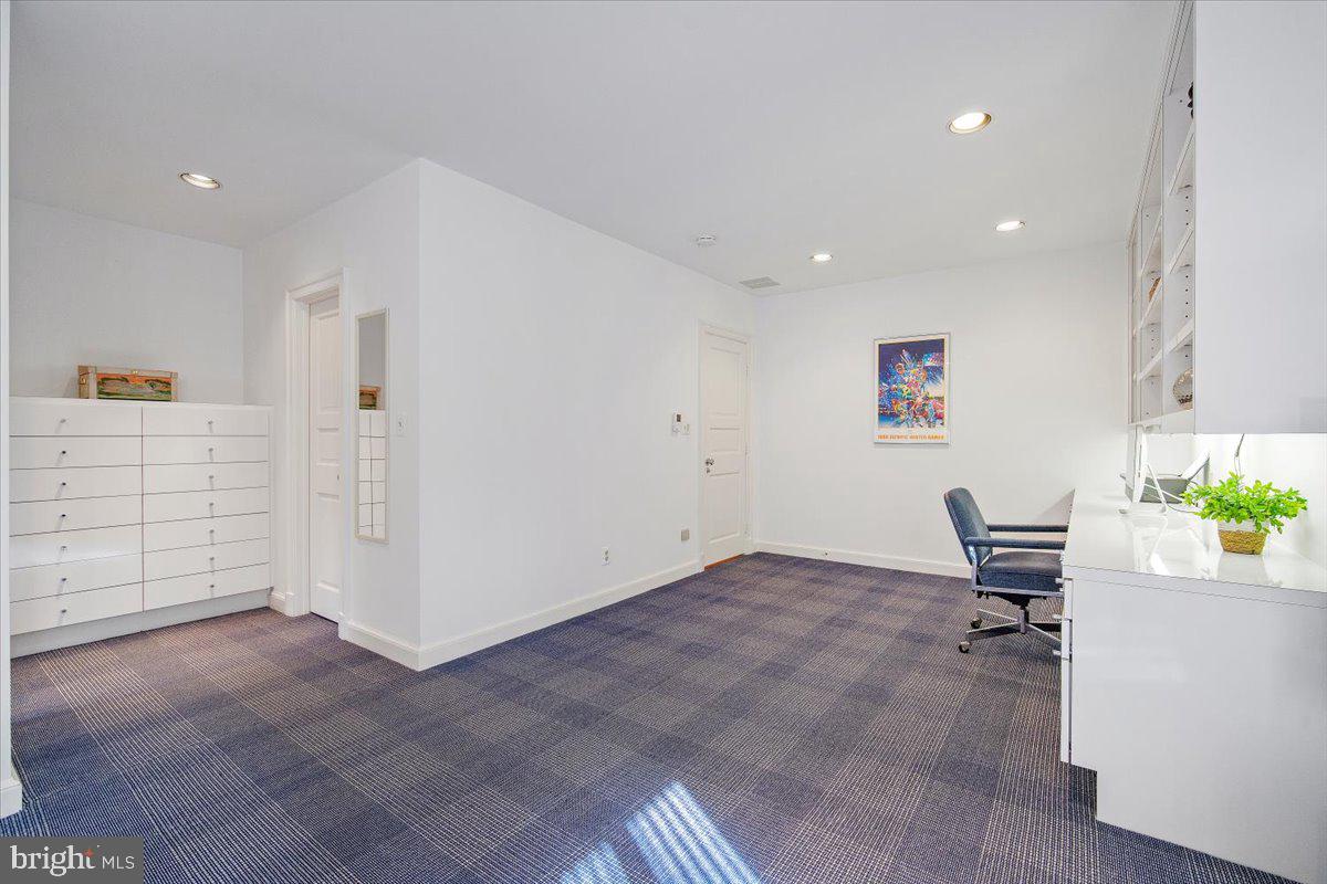 KENTSDALE ESTATES - Residential