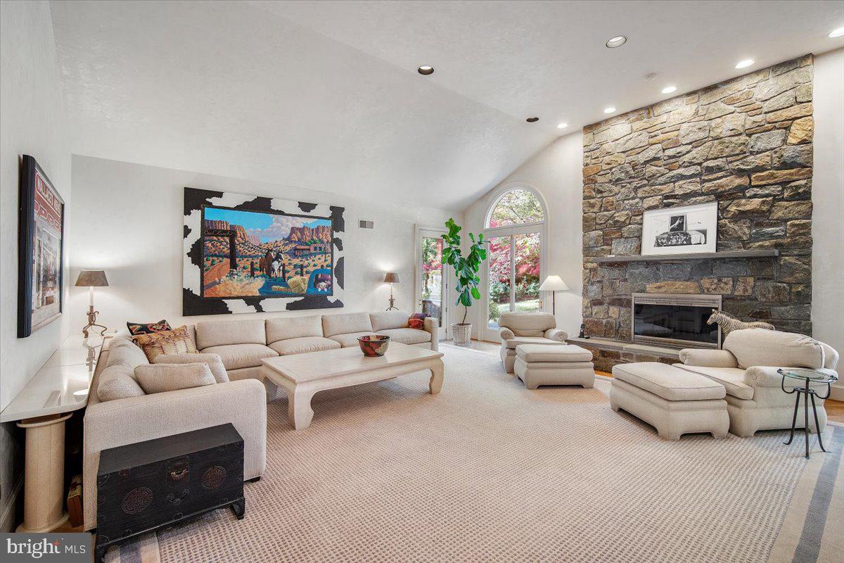 KENTSDALE ESTATES - Residential