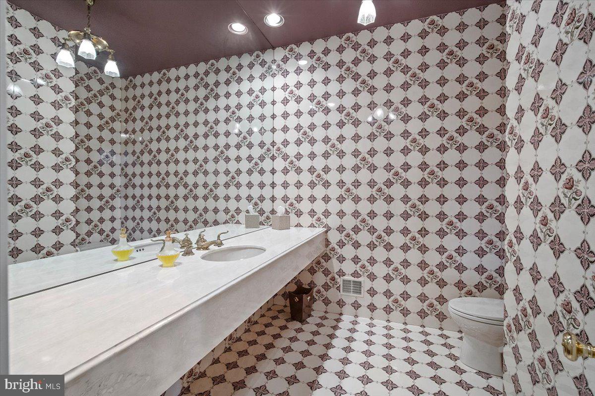 KENTSDALE ESTATES - Residential