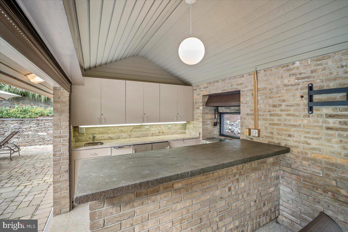 KENTSDALE ESTATES - Residential