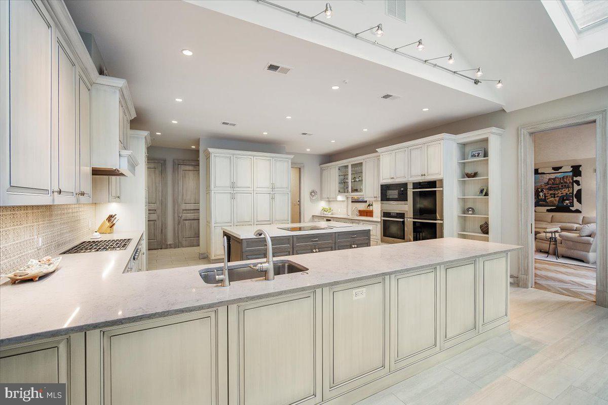 KENTSDALE ESTATES - Residential