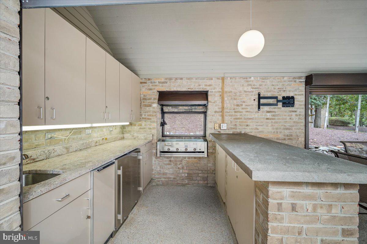 KENTSDALE ESTATES - Residential